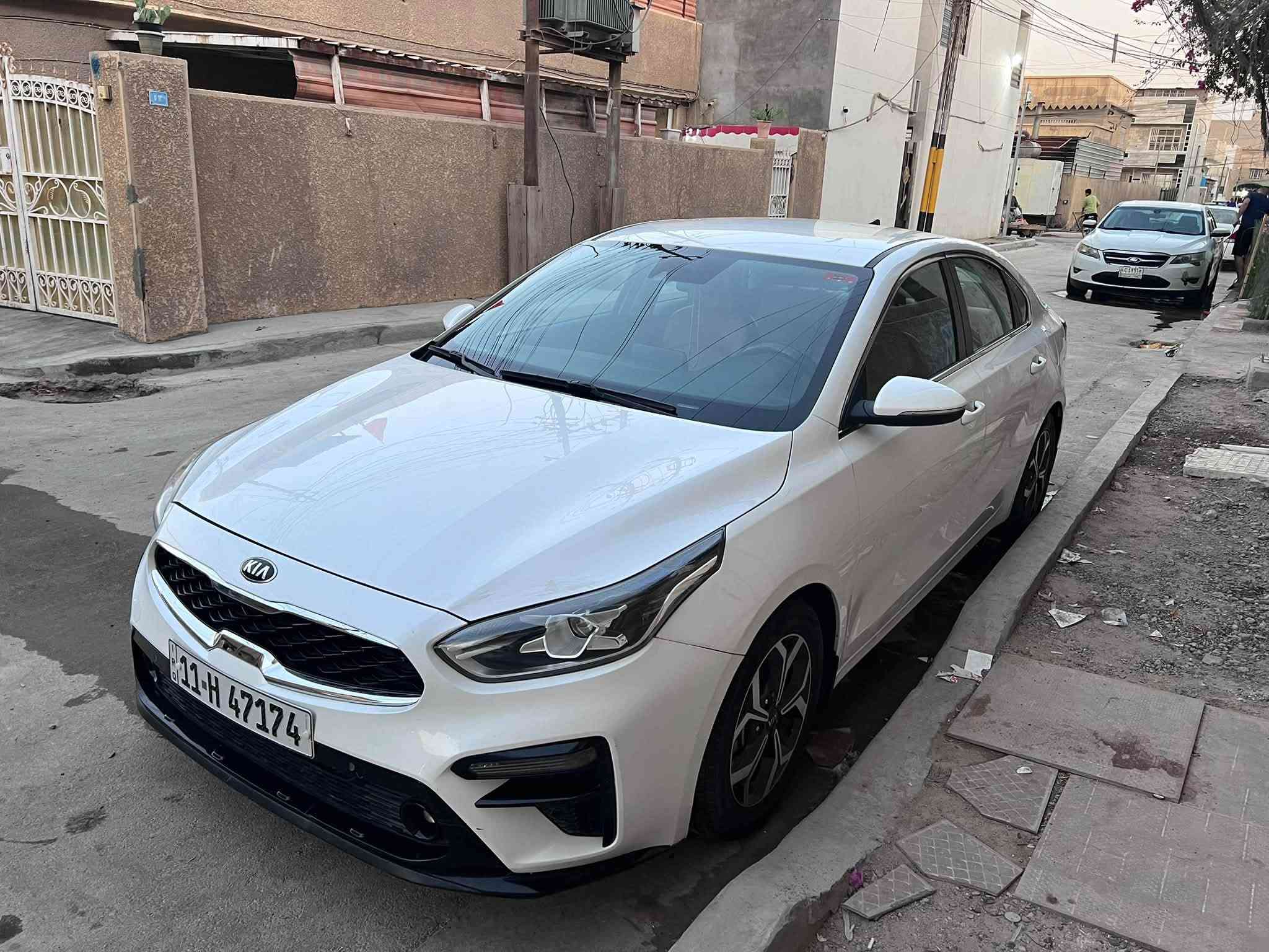 السلام عليكم
من رخصة الادمن المحترم
كيا فورتي 2019 EX 
حادثها مثل ماموضح بلصوره بدون صبغ او ايرباك 
مكينة 2000 
سياره مناقصها شي 
تبريد قطعتين 
تدفئة كشنات 
تحديد مسار 
رادار امام وجانبي نقاط عمياء
سعر 127 وبيها مجال للتواصل
***********
