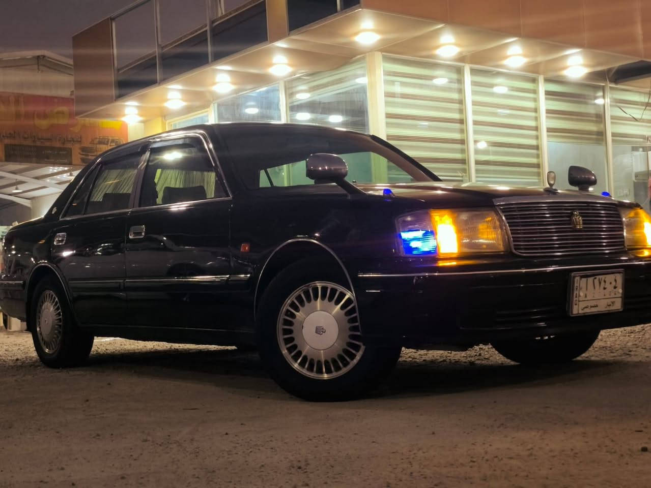 السلام عليكم بيع مستعجل 
راس الثور تكم موديل 1998 اصل بيه كفر جاملغ باليابان فقط فول 5 دكم غرفه ام الولد تبريد خلفي كشنات كهرباء كير مكينه كهربائيات تبريد كله جديد السعر ٨٠ بدون عمله بيع مستعجل 
***********
