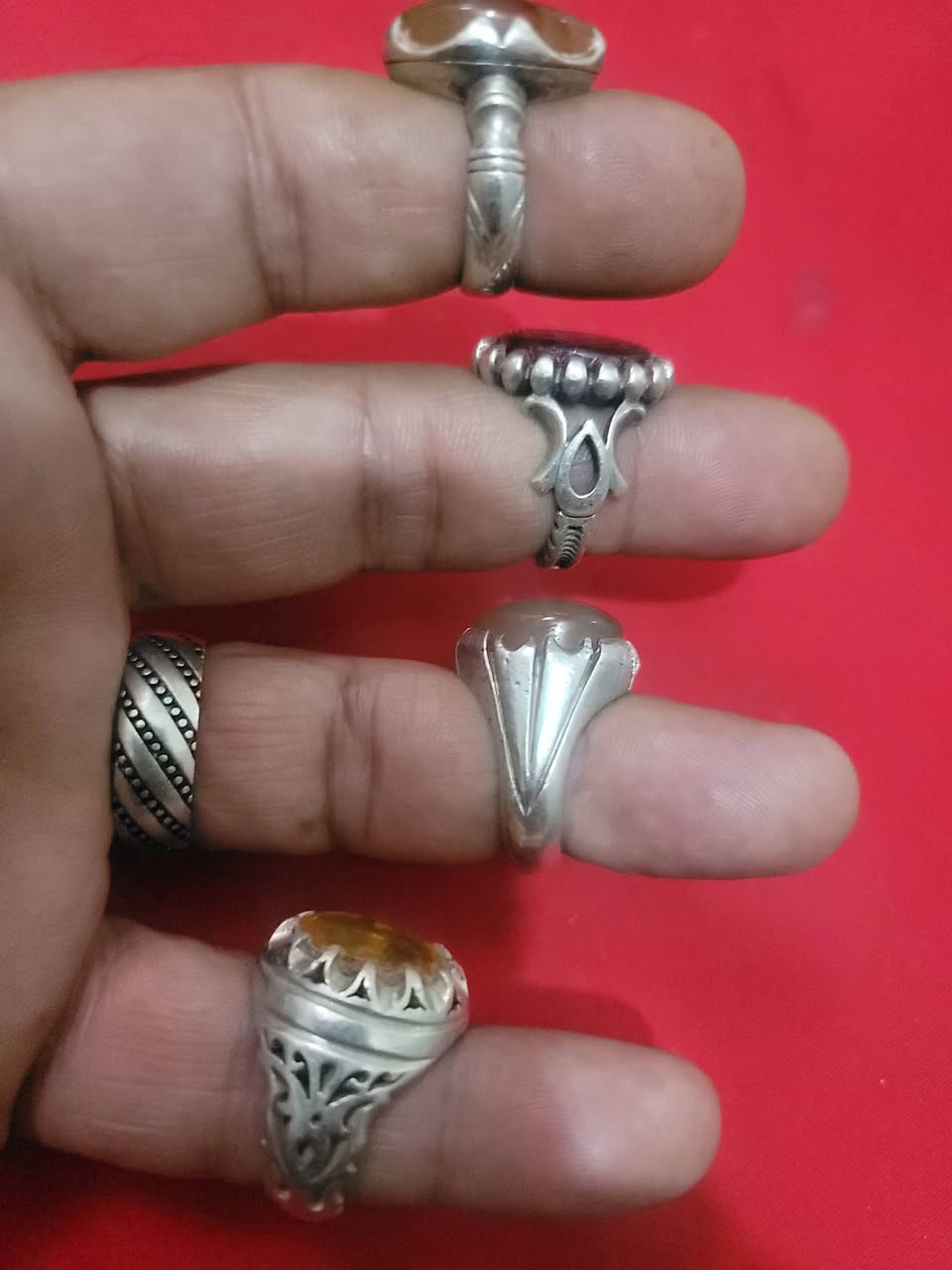 4خواتم فضه 925 
سعر القطعه 50 

***********
