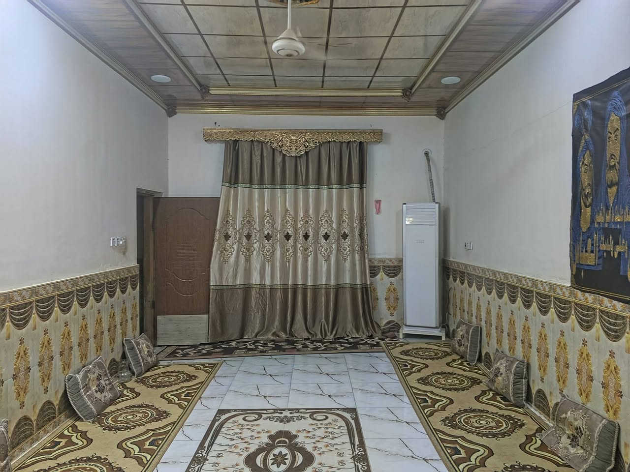 بيت للبيع المساحه 200 م يحتوي على غرفتين وصاله وصحيات ثلاثه واستقبال ومطبخ وحديقه وكراج 
سعر 105وبي مجال رقم الهاتف
***********
عنوانه بصره ابو الخصيب منطقه ام النعاج بيت طابو زراعي
