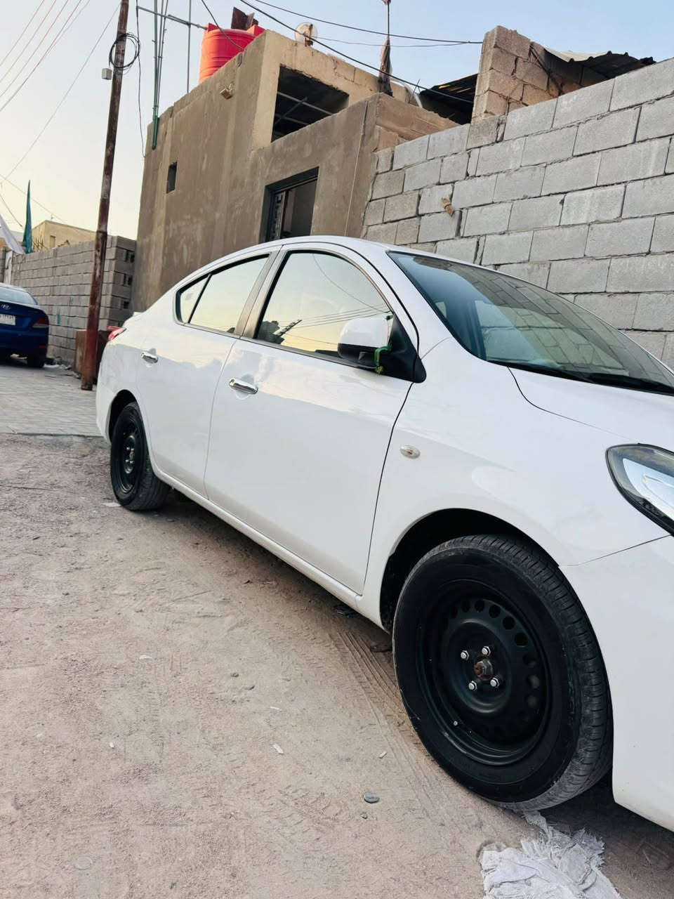 نيسان صني هندي موديل 2024 
ماشيه 32الف كفاله من الضربه وتبديل  
فقط دحجه في الباب  صفحئ العبري ضرر بسيط مثل ما موضح في الصوره 
كير محرك كفاله برغي ما مفتوح بيها 
كلشي ما ناقصها 
سياره ما ناقصها اي شي 
السعر 117$ وبيها مجال 
في البصره الزبير 
للستفسار ***********
