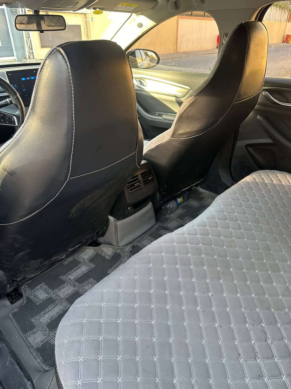 سلام عليكم تحيه طيبه للجميع 
BYD دستروير 
لون ◾️black
الممشه الكلي 11 الف كيلو متر 
سياره بحاله الوكاله زيرو 
تحمل لوحه رقم اربيل الدولي 
كفاله عامه من كلشي حداديه كلشي زيرو
السعر 20:500 مليون دينار عراقي 
تشوفها غاليه جوه نعالك السياره
ملاحظه سياره رقم اربيل اغلى من بغداد 
مكاني النجف الاشرف 
للتوصل 
***********
