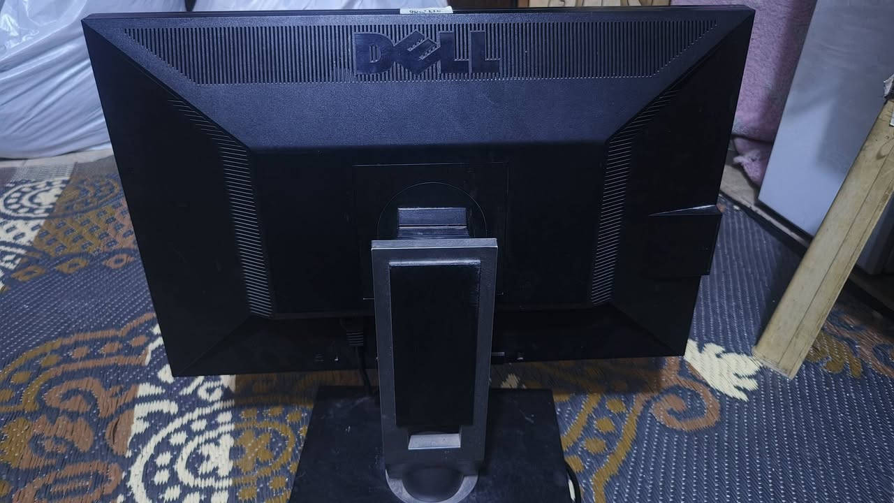 سلام عليكم
شاشة DELL p2210f حجم 22 عرض فقط شغالة 
السعر 50 ألف بيهة ضربة موضحة بل صور
المكان بغداد ***********
