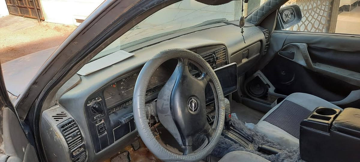 السلام عليكم اوبل لبيع او مراوس
موديل 91 محرك 2000 كير اوتوماتيك محرك وكير خير من الله واحولك ثاني يوم شاشه وسماعات شغاله  عارضه 20$ ورقه وبيها مجال بسيط
للإستفسار:***********
