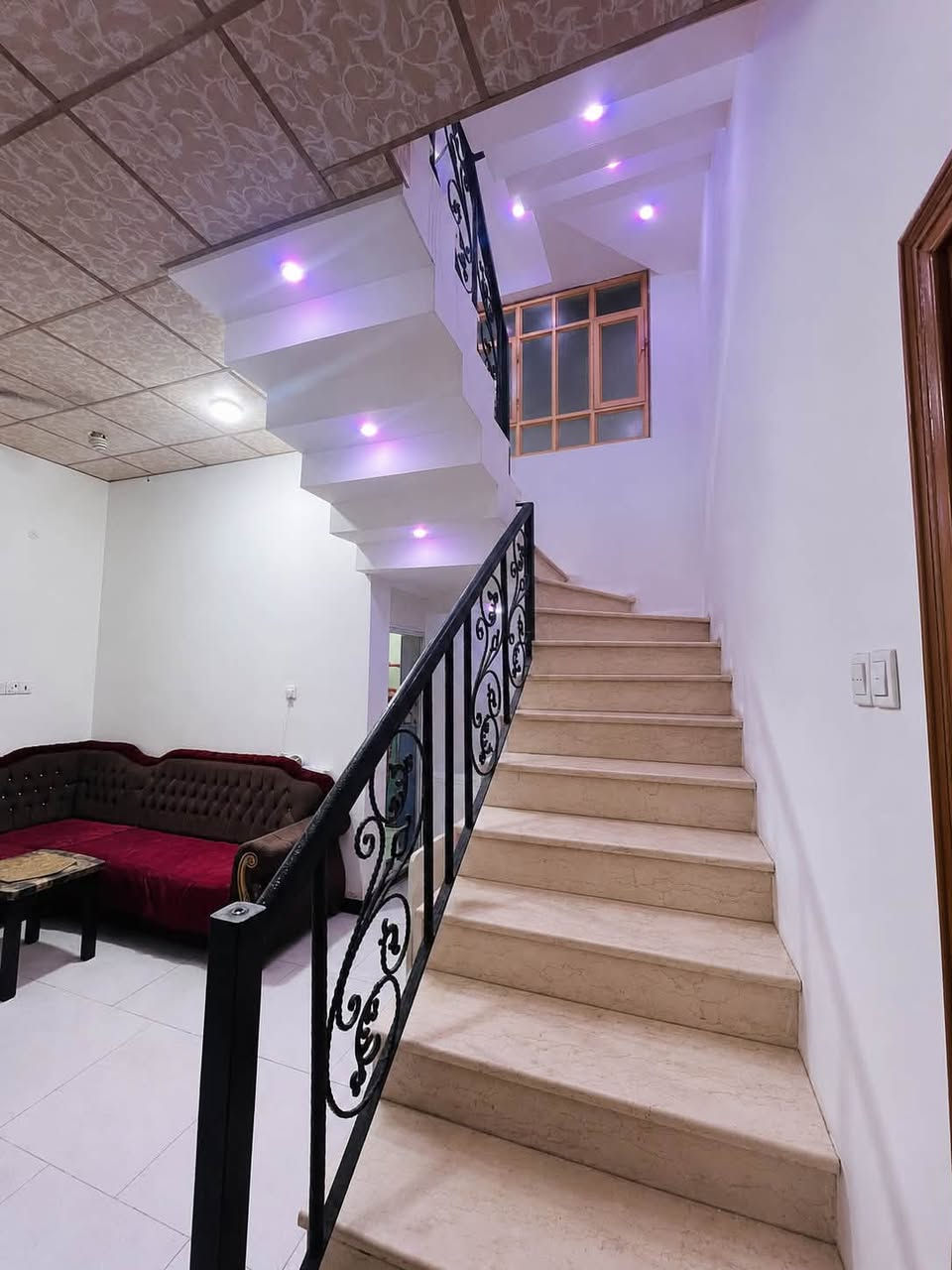 🏠 دار للبيع – الطويسة (مقابل الجسر الأحمر)
📞 التواصل واتساب مع المالك للجادين فقط 
***********   واتساب👉🏻

✅ طابو صرف
✅ من المالك مباشرة
✅ بناء حديث (2020)

📍 موقع مميز مقابل الجسر الأحمر، أقل من دقيقة مشيًا إلى الشارع الرئيسي، وقريب من جميع الخدمات.

📐 المساحة: 124.5 م²
📏 الواجهة: 10 م

تتكون من:

🔹 طابقين🔹 6 غرف🔹 هولين🔹 مطبخ🔹 3 حمامات

💰 السعر: 375 مليون (قابل للتفاوض البسيط)
