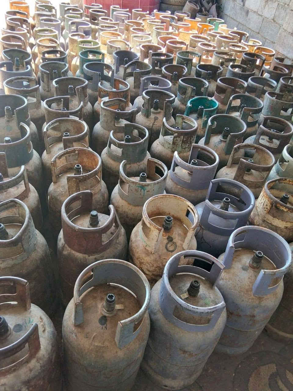 اسطوانات الغاز للبيع السعر 54 عدد مفتوح توصيل داخل بغداد مجاني المكان بغداد دوره ابو دشير قرب بانزين خانه شهداء رقم//***********
