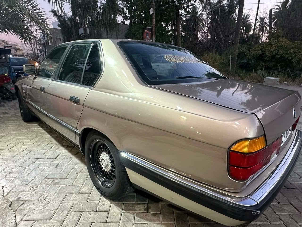 سلام عليكم بي ام 730 مفتوح موديل 1990رقم بغداد هزه وسنويه لحد 2031 سياره صبغ جماليه كير محرك صدر تبريد كله كفاله السعر 42وبيهه مجال ستفسار *********** مكاني بغداد حسينيه
