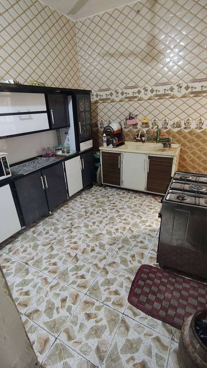 للاستفسار اتصل ***********
بيت للبيع .في حي الزهراء مساحة 100 متر ركن طابقين واجهه 10في10
خدمات كاملة منطقة تبليط بالكامل. يقرب 50 متر عن المدارس
الطابق الاول يتكون من 
استقبال 4.75 في 3.5 
طارمة 4.75 في 2.5
المطبخ 3.75 في 3
الصالة 5 في 2.5
غرفه نوم 4.5 في 3.5
منور 1.5 مربع
حمام 1.5 مربع
الطابق الثاني 🧧
غرف نوم عدد 3 
الاولى 4.75 في 3.5
الثانيه 4.5 في 3.5
الثالثه  4.75 في 3
حمام 1.5 مربع
صالة.سطح
للاستفسار على هذا الرقم ***********
غير متواجد على الفيس

