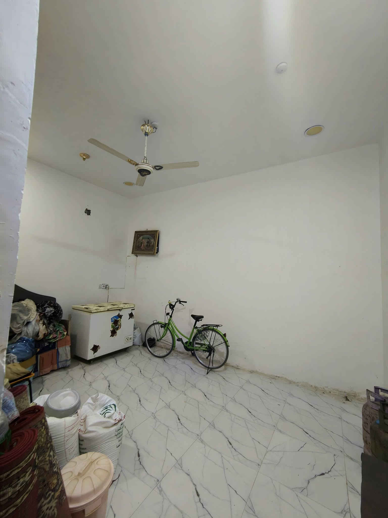 بيت للبيع في شطره منطقه حي الامام المهدي 
بيت مساحه 200م يتكون من طابقين  الطابق الاول يحتوي على استقبال وصاله ومطبخ وغرفتين وحمام عدد 2 ومنور والطابق الثاني يحتوي على صاله و٤ غرف وحمام 
تفاصيل السعر على الرقم  
***********
