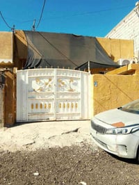 بيت للبيع المساحة الكلية 150 يحتوي على كراج  صحيات خارجيه  صاله  مطبخ ...