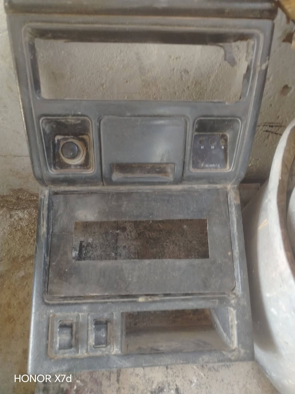 السلام عليكم من رخصت بوب جاهزات ونظاف ومجمع استرين للبيع مكان بابل الحمزه الغربي للبيع ***********

نص مكتوب في الصور:
- HONOR X7d