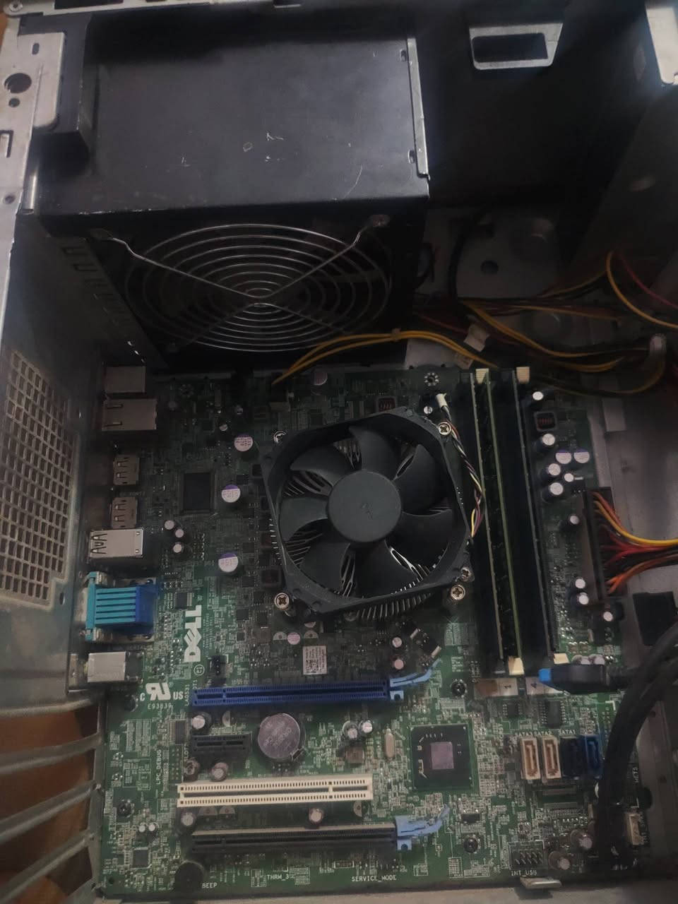 تجميعتين
اول وحده
I7 2600
Dell inc 80 gold plus 240W
Ram 16gb 4×4
Intel dh77 تدعم الجيل الرابع
Case تبريده زين
ثاني وحده
I5 3470
Dell inc 80 gold plus 240W black
Ram 12gb 3×4
Dell تدعم الجيل الرابع همين
Case تبريده زين

التجميعتين بيهم نقص كرت وهارد
كل القطع مجربه 
سعر الوحده 150 الف وبيها مجال
***********   رقمي وعندي توصيل
