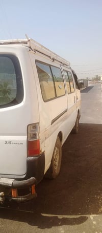 سياره نيسان ارفان للبيع السياره مابيها اي ظرر رقم بغداد السياره بسمي و...
