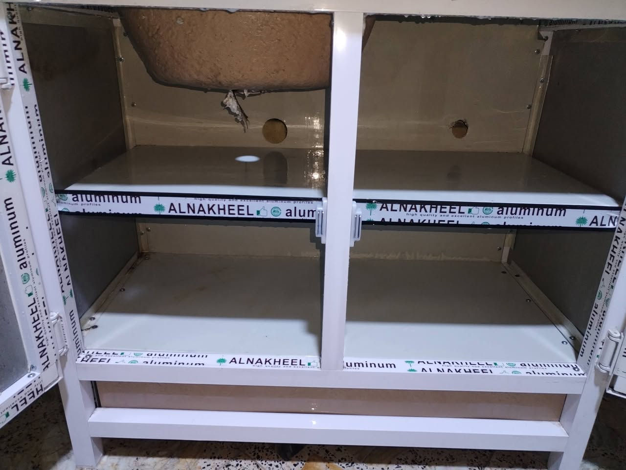 سلام عليكم طباخ منضدي ابو الميز مستعمل قليل وسنك متر و١٠ سم مستعمل ايام قليلة سعر الطباخ ٥٠ والسنك ١٠٠ مكان بغداد الجديدة ***********
