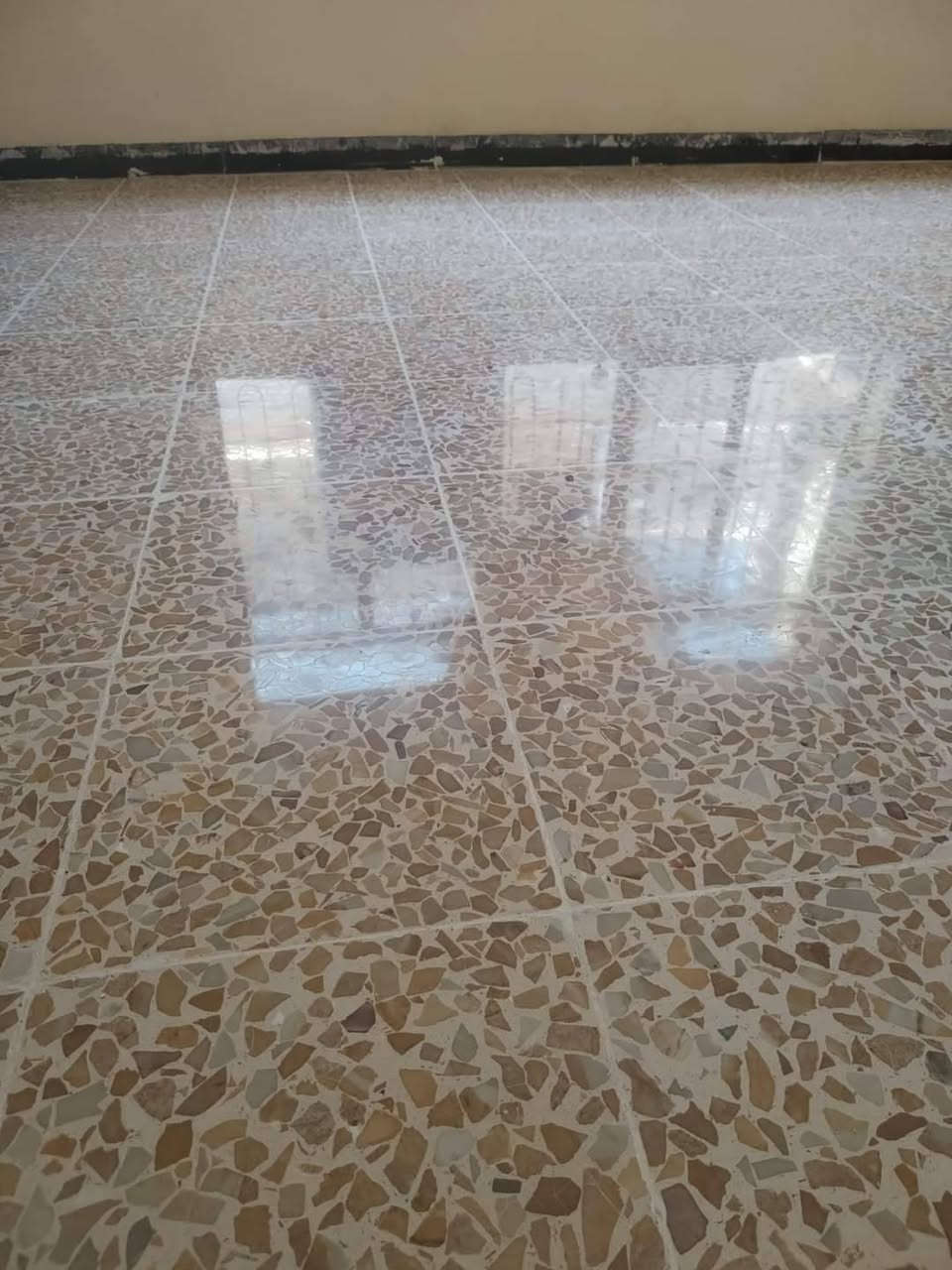 سلام عليكم ورحمه الله وبركاته سيد حيدر لجلي الموقعي جلي المرمر والكاشي وتنضيف البورسلاين والسيراميك رقم الهاتف ***********

