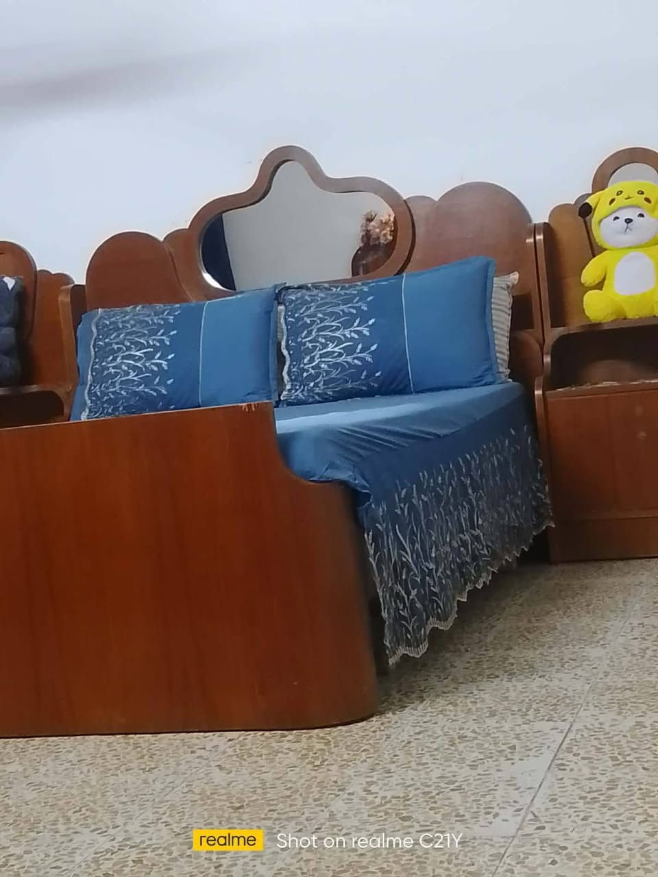 للبيع 350 وبيها مجال مكاني حي سومر رجاءا الما شراي لااااااايتصل رجاءا ***********

نص مكتوب في الصور:
- realme Shot on realme C21Y
- Shot on realme C21Y