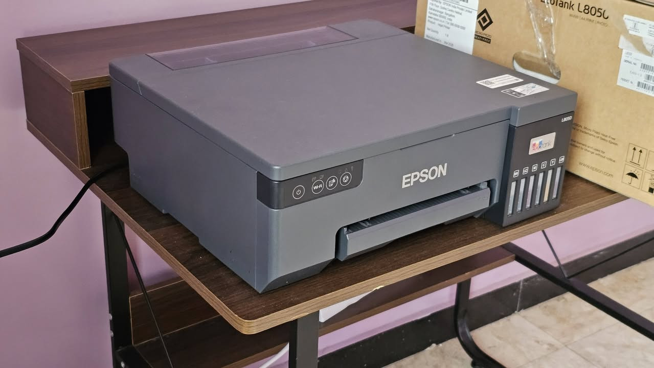 طابعة للبيع
السلام عليكم 
طابعة Epson L8050 للبيع
استخدامة كلش قليل طابع حوالي 250 ورقة 
حالته اقرب للجديد و كارتونته موجودة
السعر مع التوصيل 380 الف
للاستفسار راسلني على الماسنجر
او واتساب ***********
