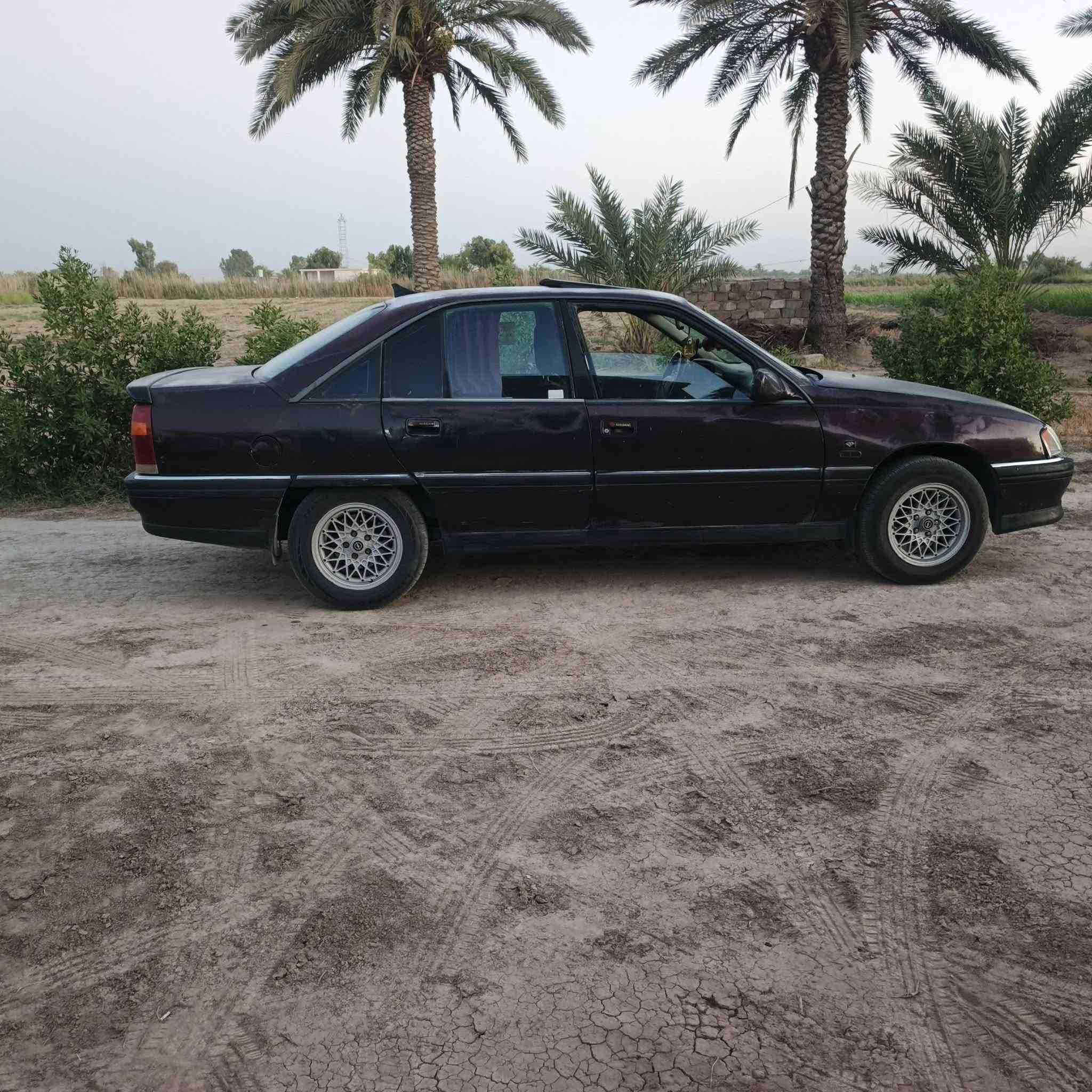 اوبل اوميكا للبيع 93 السعر 45 وبيهه مجال السياره بلاديه ***********
