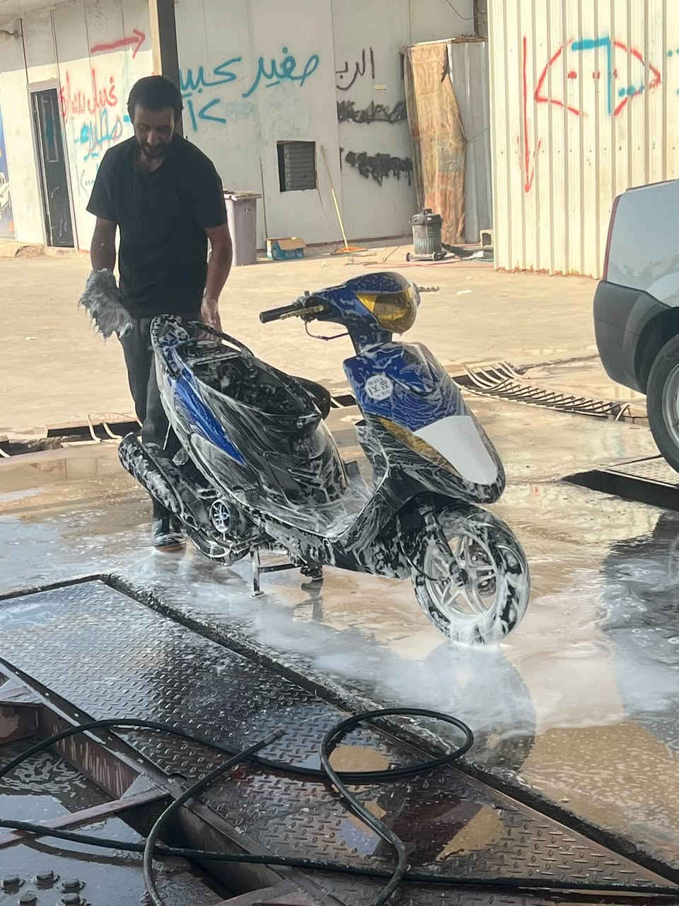ماكس عدلة • زعفرانية • قابل تفاوض