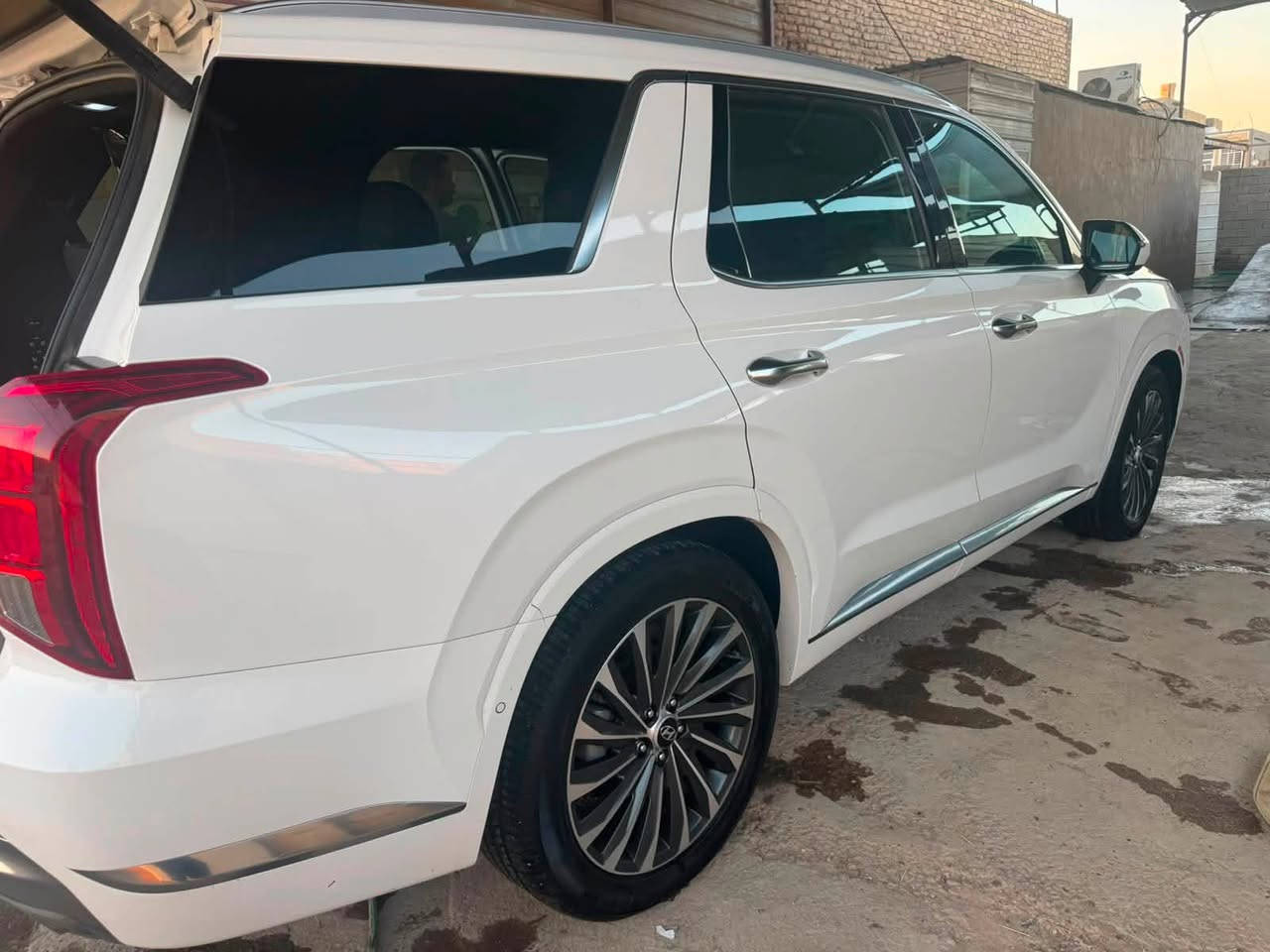 هونداي بلسايد 2024 فئة گلگرافي  فول 1/1 اعلى فئة
1 - اللون / ابيض

2 - العداد  / 60 الف ميل قابل للزيادة 

3 - الرقم بابل شهداء تسجلت بالمرور 1/1/2026

4-  شاشة عرض(داتا شو)

5- المحرك   v6    3.8 <كير ومحرك شرط  +تبريد ثلج❄️>

- بصمة تشغيل + بصمة ابواب +تشغيل عن بعد نظام تقديم وترجيع السيارة عن طريق البصمة

- بانوراما اسود كنتاري

-  فتحة سقف عدد ٢

- سماعات هارمن گاردن

- رادار امامي  + خلفي+رادار جانبي  

- حساسات امامي + خلفي 

-  كامرات عدد 5  360 درجة 

- كشنات امامي خزن ميموري +مساج 

-  كشنات كهربائي تدفئة وتبريد

- كشنات ملكي7 راكب قلاب كهربائي 

- جميع الكشنات تدفئة تبريد ماعدا الكشن الثالث فقط تدفئة

- بردات جانبية

- تبريد مركزي امامي + خلفي منفصل التحكم

-تحكم ستيرن + شفتات

- تدفئة ستيرن 

- مرايا هيتر + تعتيم 

- صندوق كهربائي شفط

- وضعيات قيادة  

- ويل كب حجم  ٢٠ 

- اوتو هولد + نقطة عمياء 

- سايد بريك بصمة + مثبت سرعة

- شحن لاسلكي 

- إشارات بالمرايا  + إشارات جانبيه

- اوتو هولد

- تحديد مسار

-شاشة ديجتال كبيرة

-تشغيل عن بعد 

- استيرن رجاج

- نظام مانع انزلاق 

- نظام نزول منحدرات 

-كشنات Vip منفصل 

السيارة مكفولة كفاله عامة من الصبغ والبارد وال BDR

دعامية امامي فقط تبديل 

علما ان كل تفاصيل الدعامية اجه وي السيارة من داخل امريكا (كامرة ورادارات )

السعر 340

***********

مكان السيارة بابل 

والكثير من المواصفات لم تذكر بعد

