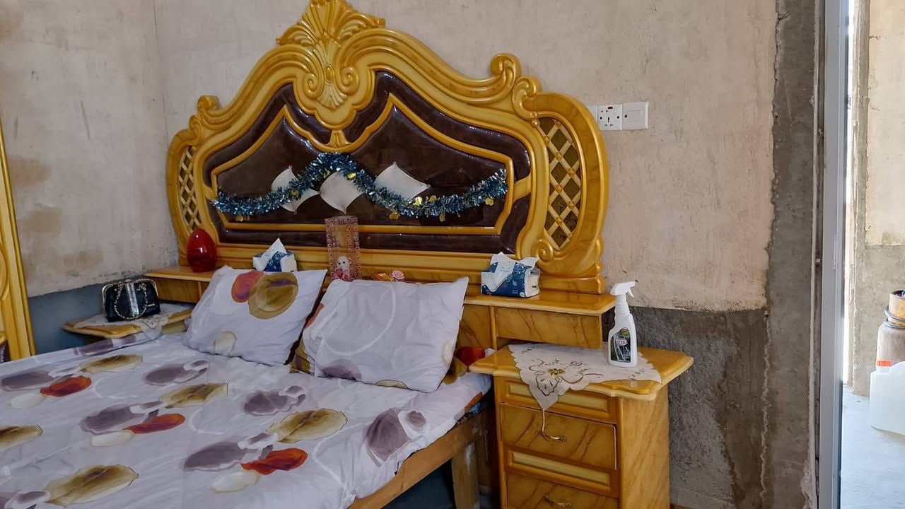 سلام عليكم خوان يوجد غرفه نوم للبيع سعر 650الستفسار على رقم موبايل ***********

