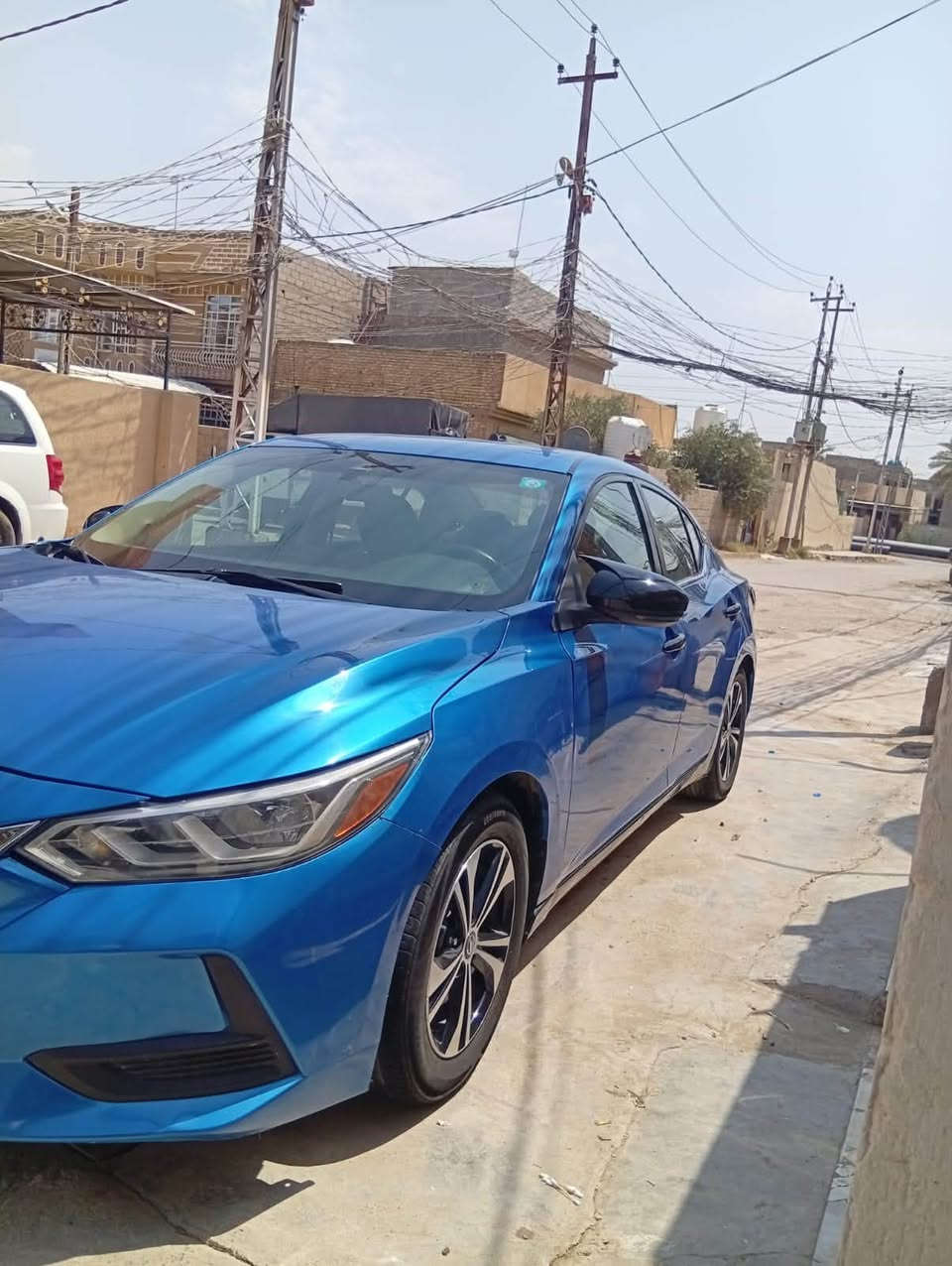 نيسان سنتره sv 2021
سياره جاهزه على اخر حبه رقم ديالى 
بسمي تحويل ثاني يوم بيها 3قطع جاملغ وبنيد اليمنى 
والباب الخلفيه بس معدله باقي السياره 
مكفوله مواصفات رادارات مري ورادار امامي وخلفي 
سعر 125 وبيها مجال مكان السياره ديالى بعقوبه
***********.
