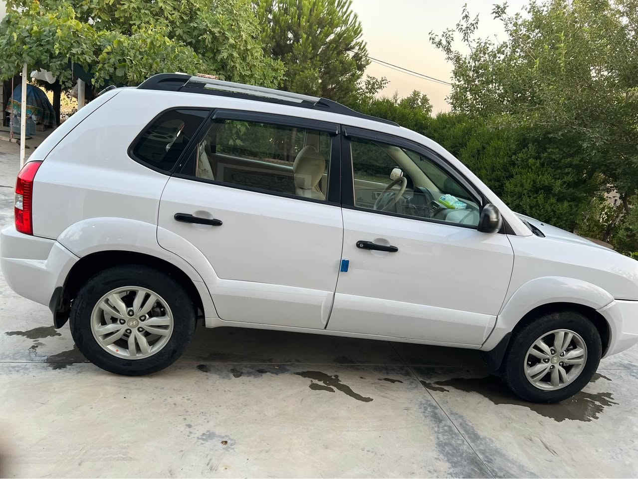 هۆندای تۆکسۆن ٢٠١٠ بئ بۆیاخ 
ناو زەرد 
Abs 
سنەوی و هەزە تازە تاوەکو ٢٠٣٠ 
بە ناو خۆمەوەیە 
کارت بەنزین کرکوک هەیە ⛽️
یەک دو جێگە کارت بجوک و سارد بجوکی هەیە تەنها بە فحس دیارە 
لە چەمچەمال 
گێڕ و مەکینە سەیارەکە بەشەرت نەکراوەتەوە

***********

***********
Vip car for drive شمشمل, السليمانية
