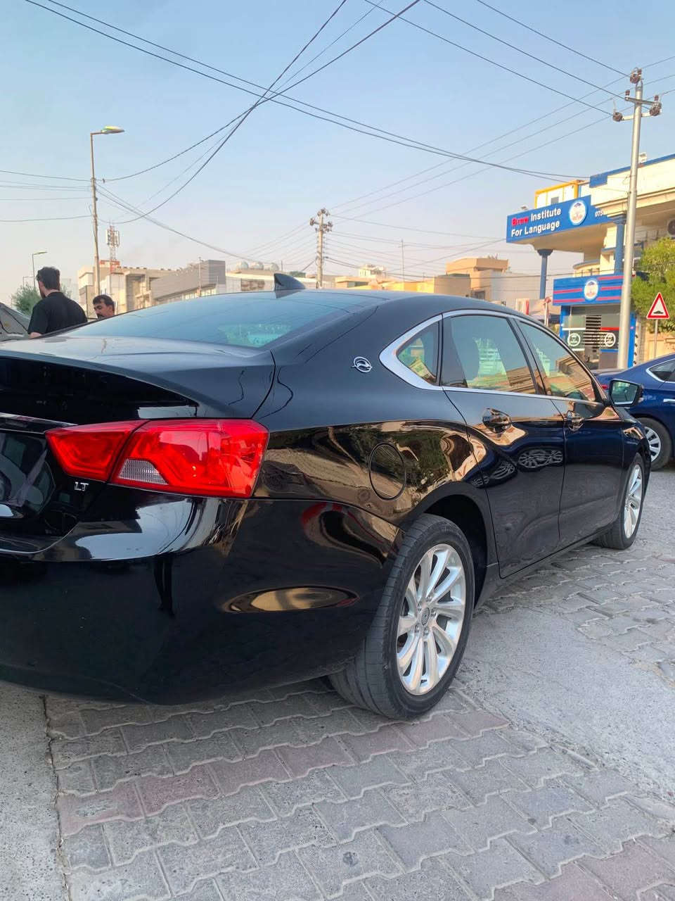 Chevorolet ipmala 2017 LT

کوردی
کۆد /527# 
مواسەفات / lt فولی بێ سلایت
مەکینە/ v6 3.5 کەپس 
ڕۆیشتن / 200.000km
بۆنیدی بۆیاغە و ۱ شوێن pdr بێ داخیلی   نەرمە تەزرەی هەیە 
ئێرباگ سوکان 
نرخی / 11000$  
ناونیشان / هەولێر
واتساپ /

***********
***********
***********

2G1105S30H9105754

عربی 
شوفرلیت ئیمبالا ۲۰۱۷ 
مواسفات/ lt فول بدون سلایت
محرك/ v6 3.5 کبس
رقم سنوی صاقط ۲۰۲٤
بوند صبغ  مكان pdr بدون داخل    حالوب خفیف 
ئیرباگ ستیرن

سعر / ۱۱۰ ورقە
عنوان / اربیل
واتساب/

***********
***********
*********** أربيل, العراق

نص مكتوب في الصور:
- #527