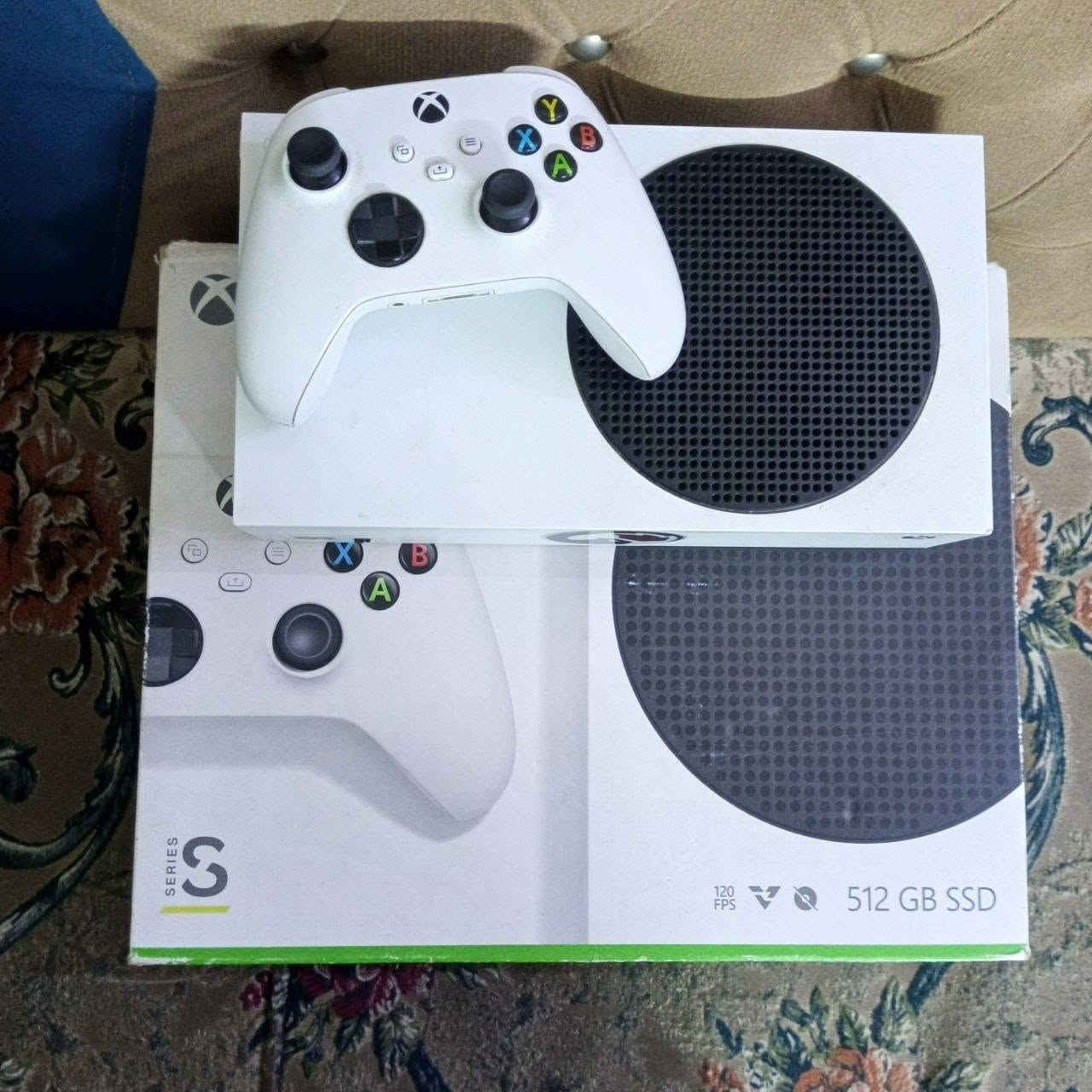 السلام عليكم ورحمة الله حبايبي عدي (Xbox series (s لون ابيض، ذاكره 512 مستخدم نضيف نظافه كاملة، يدتين الاصلية والاحترافية، مع وجود هارد واحد تيرا
السعر : 460 الف
للتواصل : ***********
