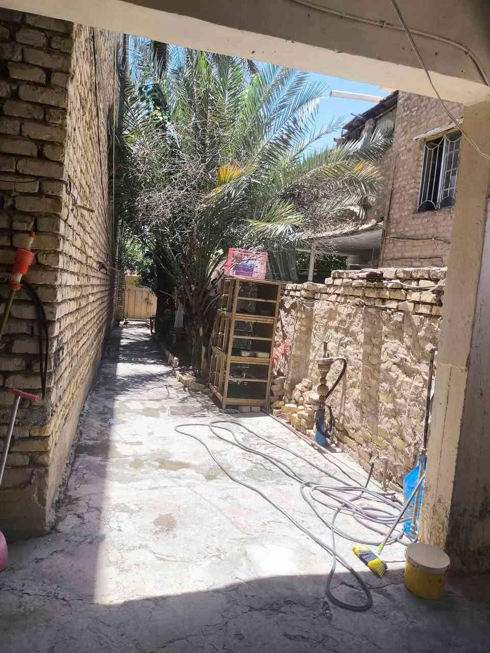 السلام عليكم
دار سكني طابو صرف للبيع 
البيت واجهة 2٫5 متر ممر دخول طوله 18 متر
 والبيت خلفي 15 متر واجهة ونزال 16 متر
المساحة 280 متر
الموقع : بعقوبة /خلف المحافظة -قرب مطعم كباب نبيل
السعر 300 مليون
للاستفسار على الرقم :***********
متوفر اتصال وواتس اب
