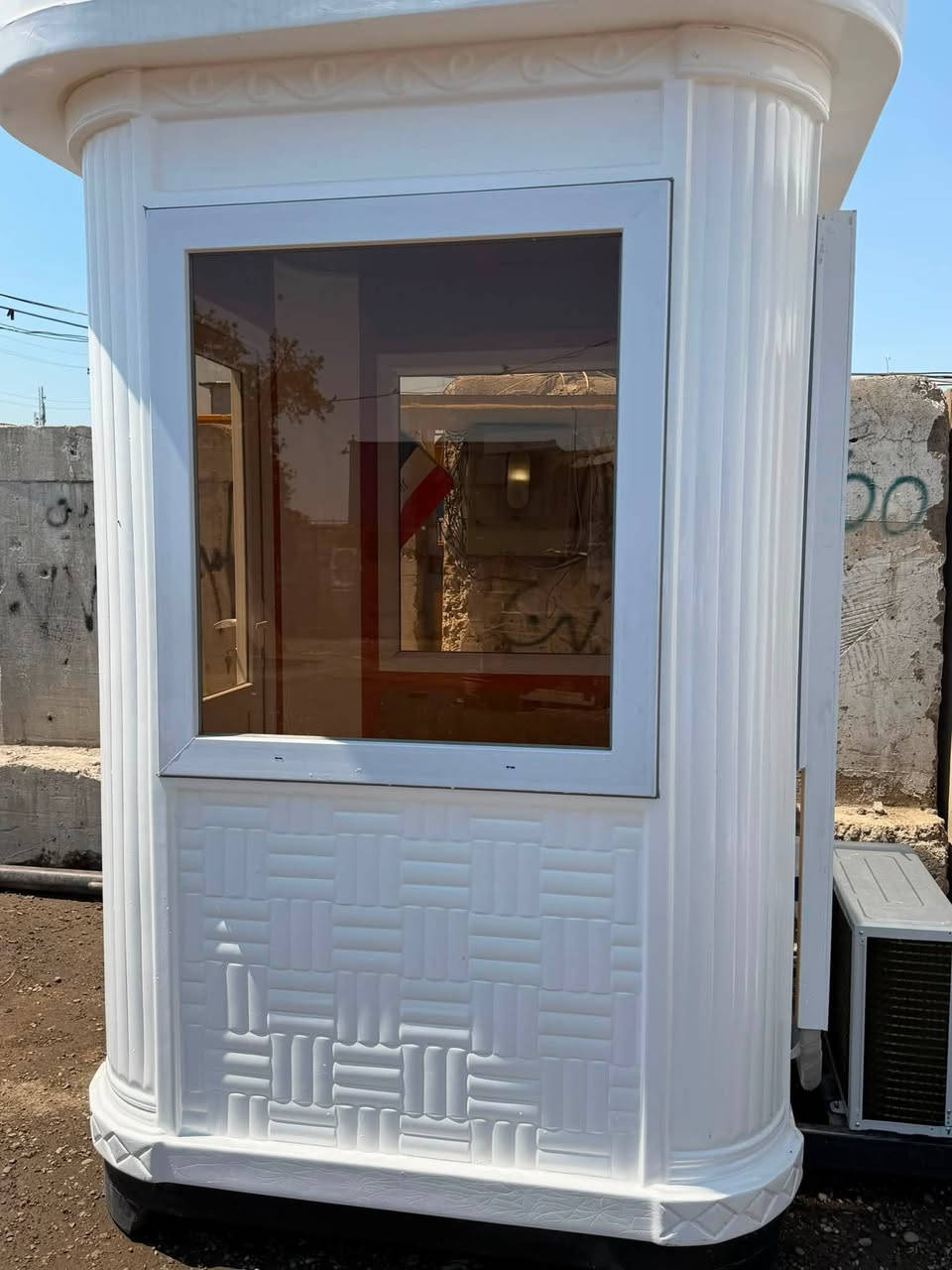 كابينة حراسة فايبر كلاس 
القياس 150*150 سم 
مع سبلت 1 طن 
العنوان بغداد النهضة 
الاستفسار ***********
