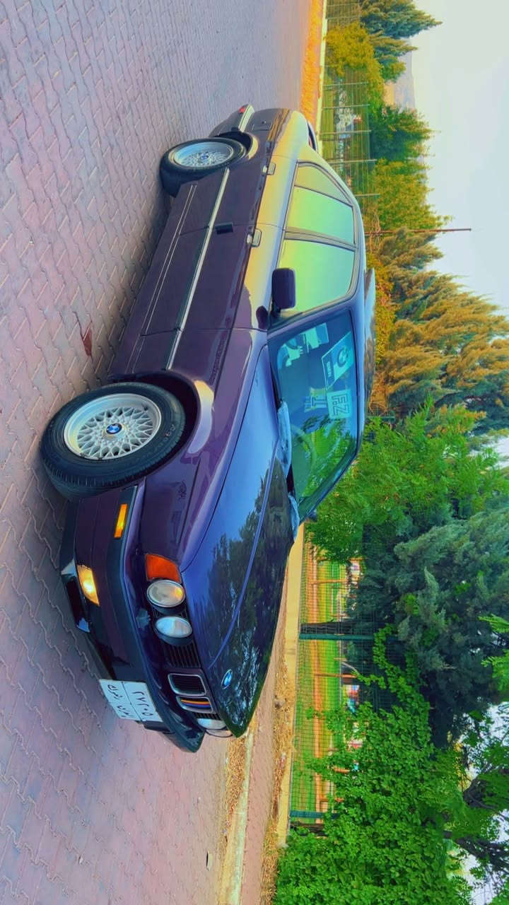 سلام عليم BMW/525i/موديل 1992 موصفات فول فول كير و مكينة شادلها مال حاوية جديد ب شرط تخم خلفي امامي جديد كهربائيات كلها شغال دعامية لدعامية موصفات 4 جامات كهرب سلايت شغال طگتين اكشانها جلد و هيتر سيارة مصبوغة عام لجمالية صارلها اسبوع كنصبغهن رقم دهوك شرط تحويل سعر السيارة 59 ورقة عليها غرامات/8 ورقة تجاوز السرعة ينزل من السعر 
عنوان السيارة: قظاء عقرة - قريب عن موصل و اربييل
رقم كورك/*********** موجود واتساب
رقم اسيا/*********** اكر, نينوى
