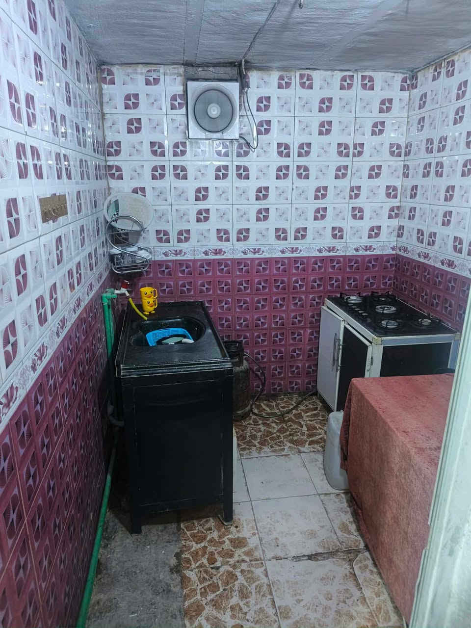 بيت مساحه ١٠٠ متر ركن بزعيلات زراعي قرب مجسر الاسكان يبعد عن شارع الصدرين السريع أقل من ١٠٠ متر  بيت بي ديوانيه ٧×4 وصاله ٦×4 ومطبخ  وصحيات خارجيه  مابي غرفه موقع البيت ركن مكان جدآ مميز  عرض الشارع ١٠ متر  السعر٤٣  وبي مجال ومنطقه كافت الخدمات بيهه ***********
