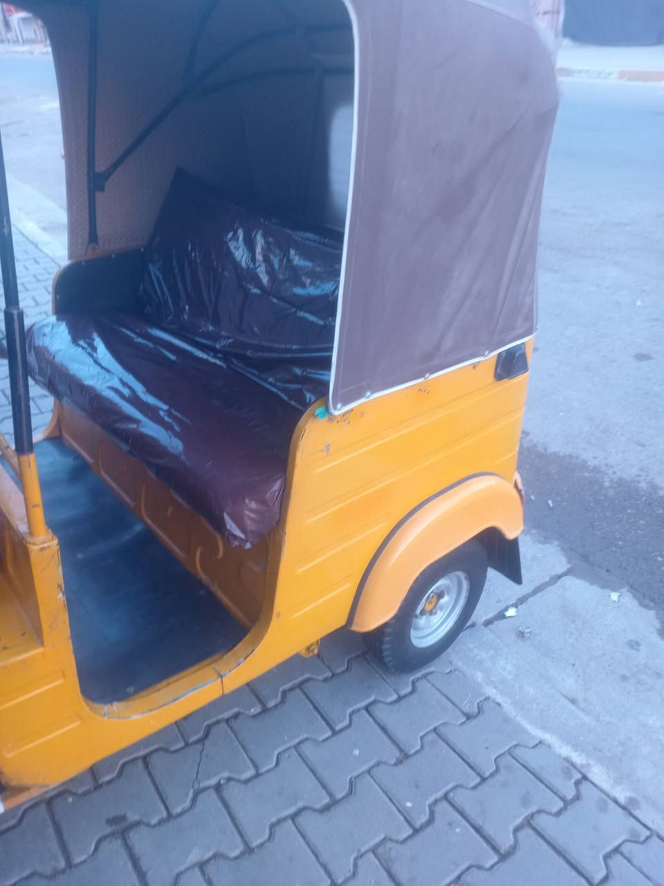 تكتك ١٩ مصبوغ عام جمالي رقم وسنويه ب سمي مكينه لا تنقيص والاتبخير كهربايته كله شغلا مكاني الحسينيه سعر٦و ١٠٠وبيه مجال*********** خاص مغلق
