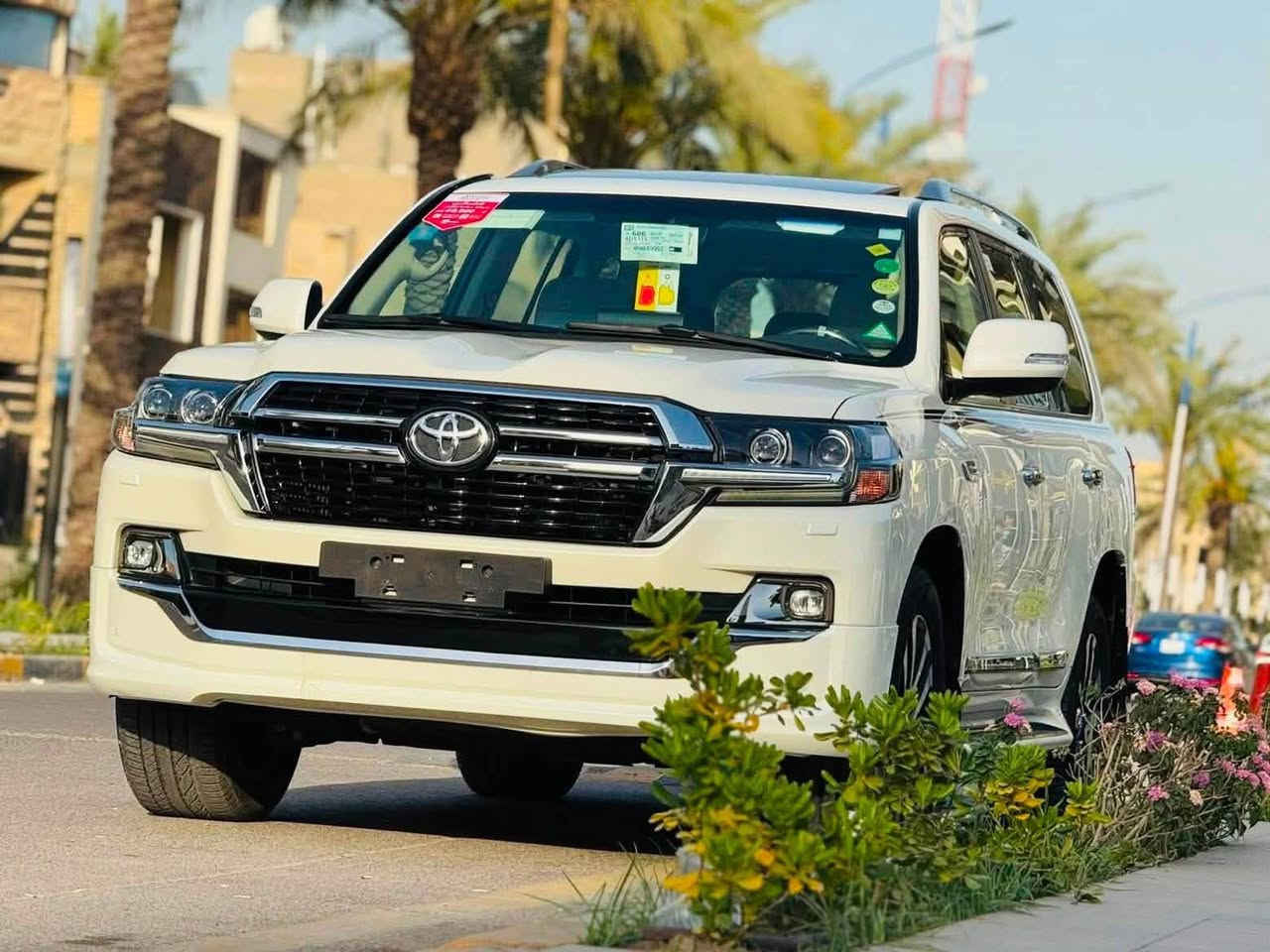 لاندكروز .SAS  موديل.2019 رقم بغداد
المواصفات
.الفئة GXR
.حجم المحرك V8
.شاشه كبيره ام الدعاء
.5 بصمات
.جنطه كهرباء 
.حساسات امامي وخلفي 
. داخل جلد 
.كشنات كهرباء 
.ثلاجه 
.شاشات عدد 3
.فتحه سقف 
.تحكمات استيرن 
.مانع انزلاق 
.نضام نزول المنحدرات 
.نضام اقتصاد البانزين .ECONOMY 
.نضام صوت 
               mark   Levinson
.مري كهرباء شفط + نضام الترحيب + اشاير بلمري
.مثبت سرعه 
. زراكات
.ثلاث قطع تبريد
.تحكمات ستيرن بلتوس اوكس
 .اضائه لد رئيسيه مع كشافات ضبابيه
(لحيه أمامية وخلفية) مع فتحة سقف كهربائية وسكك سقف (روف ريل).
 .ماشية 55 الف قابل لزياده
.مكفولة كفالة عامه من الشخط  ملاحظه/ ضررها دعاميه فقط وبارد بسيط 
.#السعر 48ونص الف وبيها مجال 
. سنوية بأسمي تحويل مباشر
مكان السياره بغداد 
للاستفسار
***********
