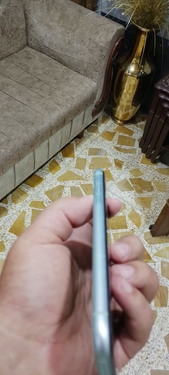 سلام عليكم 
iPhone 11 عادي 
ذاكرة 128
بطارية 74
فيس إيدي شغال 
دبلً سيم 
جهاز ما مفتوح بلادي 
نضيف كدام العين 
سعر 285 وبي مجال بسيط 
استفسار اكثر اتصل 
***********

***********
واتساب
مكاني موصل ايسر
