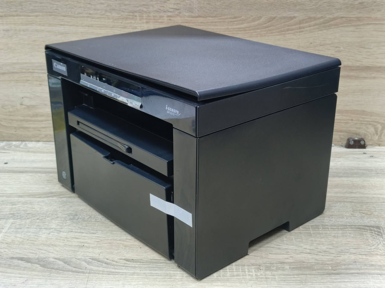طابعة كانون موديل MF3010 اسود وابيض مستعمل بحالة ممتازة سعر الحبر 10 الف تكبع 1600 نسخه نوع الحبر باودر سرعة طابعة 18 ورقة بالدقيقة وجه واحد استنساخ طباعة سكنر 🚦سعر الطابعة 140 الف 🚦مع كاترج جديد بداخلها وكيبل كهرباء وكيبل كومبيوتر وقرص تعريف نسبة نظافة الجهاز 90% بضمان تشغيل وفحص
للطلب *********** - ***********
يوجد توصيل لكل المحافظات. 
#الصفوة
#طابعتي
