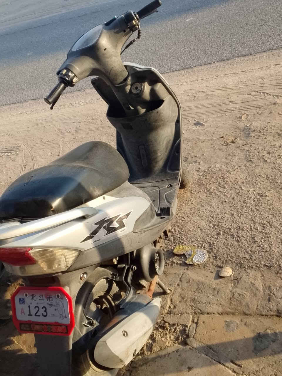 سلام عليكم ماكس عدله للبيع مامفتوحه  بعدهي حاويه سعر خاص او ***********
