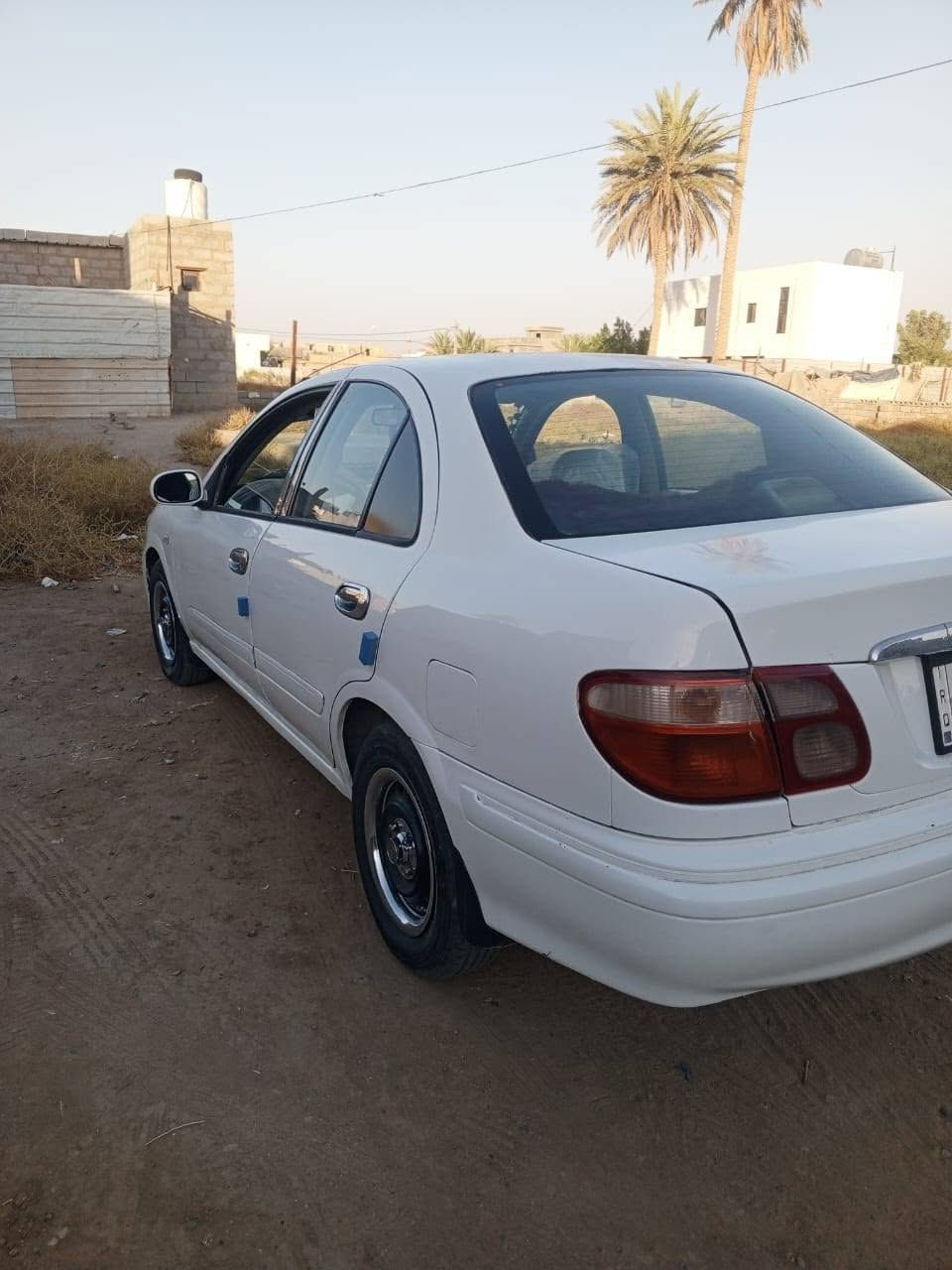 سني للبيع موديل 2002 مكانه انبار محرك سود سياره جاهزه سعر 60  تصل عل رقم صاحبه ***********
