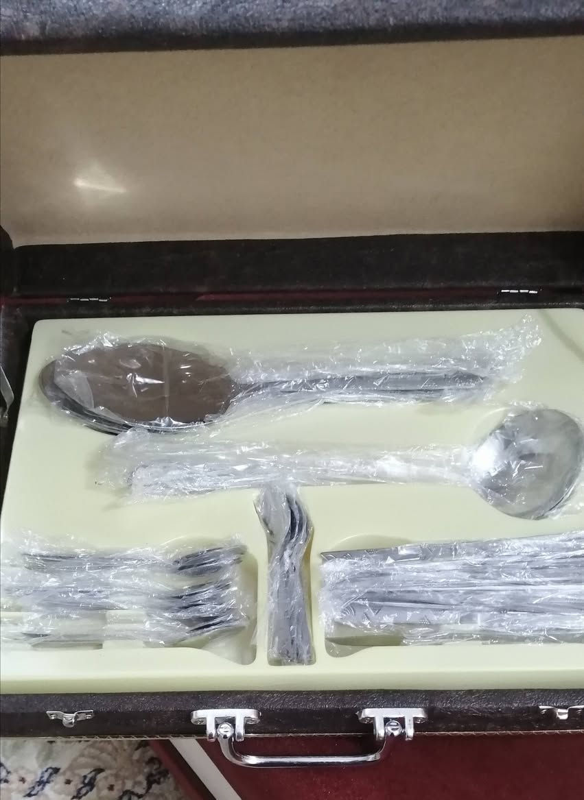 حقيبة تحتوي على ١٠٠ قطعة استسل الاجنبي جديدة للبيع بسعر  ٨٥ الف
