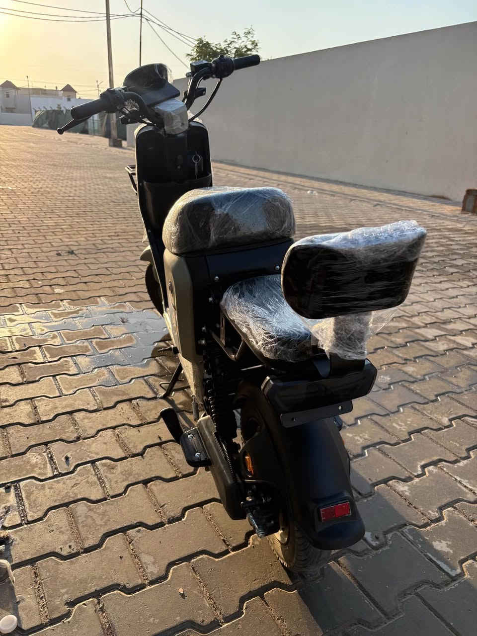 السلام عليكم
مرخصت مدير الكروب (مكلف بل نشر) 

دراجه شحن R9 الريان دراجه نضيفه مثل ما موضح بل صوره  موديل 2025 و ياها مفتاحين و كرتين و بصمتين  نقص بس جاملغ الكدام

المكان نجف توصيل ماكو
السعر ٤٠٠ و بيها مجال بسيط 
رقم صاحب الدراجه للاستفسار ***********
