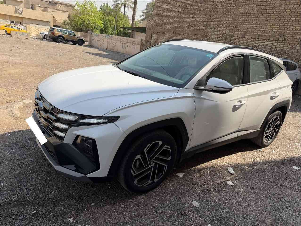 السلام عليكم

هونداي توسان مديل 25 خليجي رقم بغداد 

 ماشيه ( 4 الاف )
مواصفات:
ويل حجم 19 
كراسي كهربائية+تبريد 
جنطة كهربائي
تشغيل عن بعد 
مري شفط+ترحيب 
جام يصعد وينزل عن بعد 
نضام منحدرات
سايد بريك بصمه
السيارة فول ماعدا البنوراما
ومعروفة باقي المواصفات ال25
السيارة بحالة الوكالة 
السيارة تحت ضمان الشركة الاولى
السعر (220) وبيه مجال 
العنوان: بغداد _حي اور 
الاستفسار ***********
