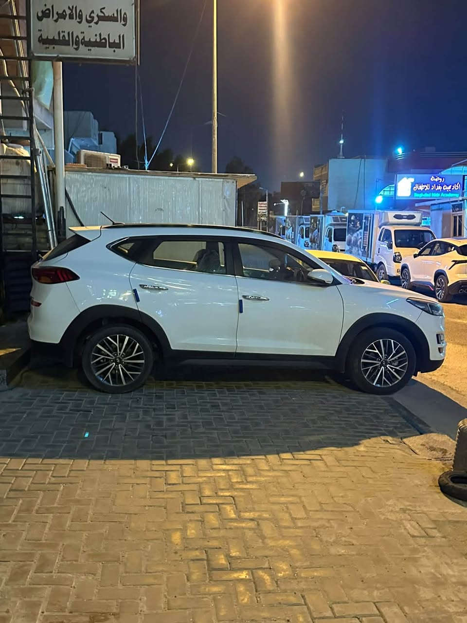 توسان 2019 خليجي 
فول مواصفات 
بصمة بانوراما
كراسي كهرباء جلد  
لايت عدسات 
تبريد قطعتين
اشاير مري 
رقم بغداد الجديد 
بيها صبغ قبق جنطة ودعامية وربع البنيد فقط 
كير مكينة تبريد مكفول ماشية 120 الف 
سعر 175 بيها مجال بسيط 
مكانها حي العامل 
***********
