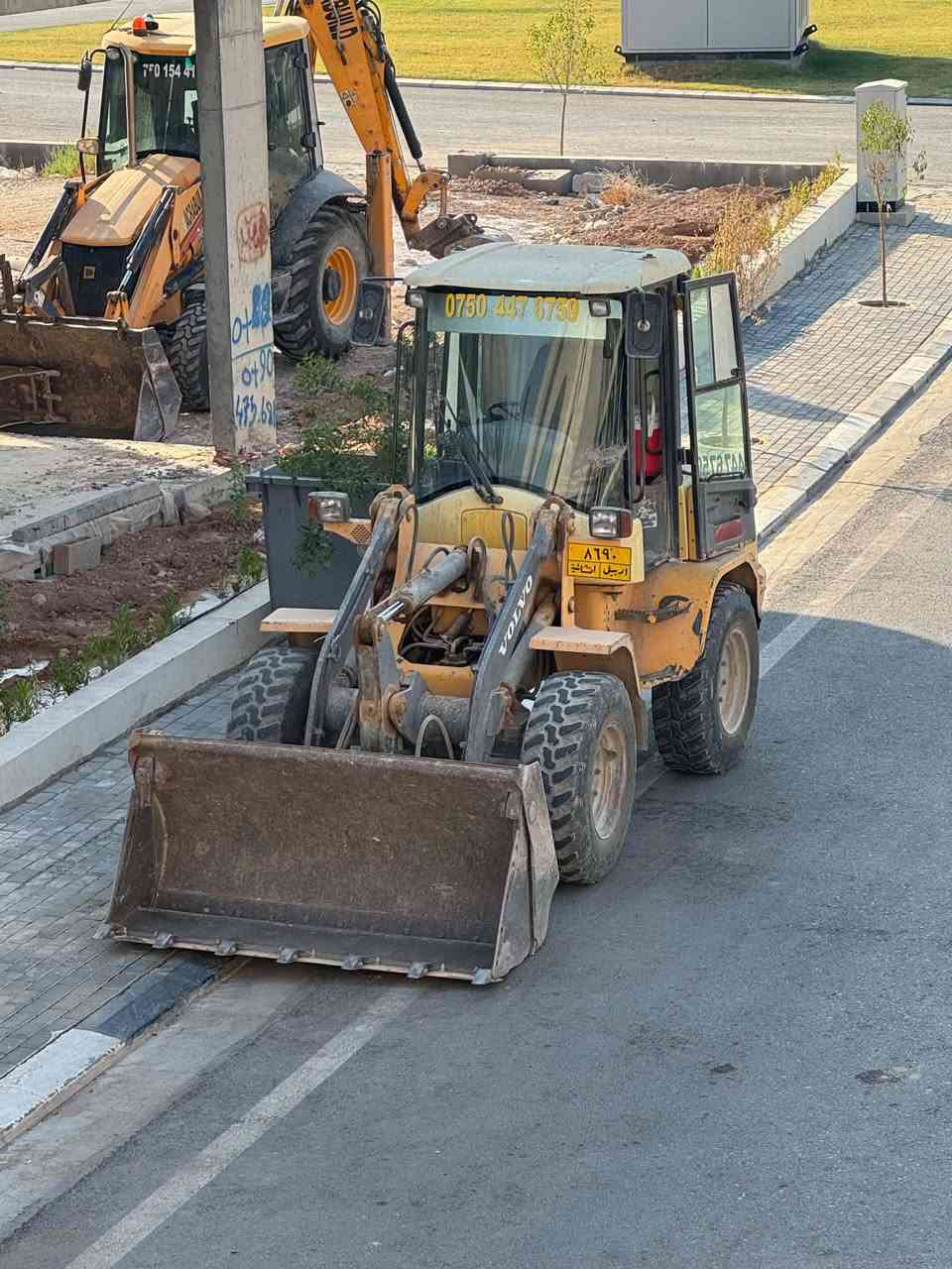 للبيع شفل فالفو رقم اربيل جديد L30 موديل 2006مكفول عام شفل جايز بل شغول اربع تايرت جديد مكان اربيل سعر 220اوبيه مجال ***********1

نص مكتوب في الصور:
- ***********