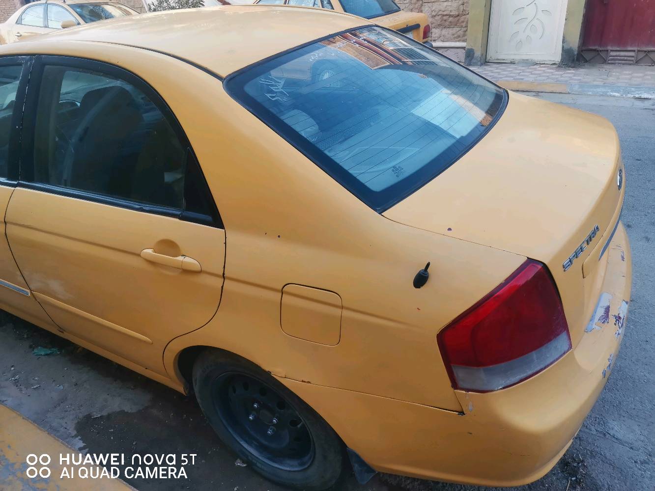 كيا سبكترا موديل ٢٠٠٨
بيها حادث جهه السائق الچاملغ وتبديل باب كير بي خلل ابيع كير عاطل عليها هيئه سنتين ورقم ألماني باسم راعيها وبيها طخات ابيع على هاي الوضع
٥٨ وبيها مجال للاستفسار ***********
المكيف/الثلاجة شغال مضبوط لو يحتاج تعبئة أو تصليح؟: 
صونده التبريد مكسوره 
وين موقع السيارة بالضبط بأي محافظة/منطقة؟ وهل الفحص والمشاهدة متوفره بأي وقت؟: 
كربلاء الحر 
تريدها بيع مباشر لو تقبل البدل؟ وشكد أقل سعر نهائي ممكن تنزل عليه؟: 
مباشر