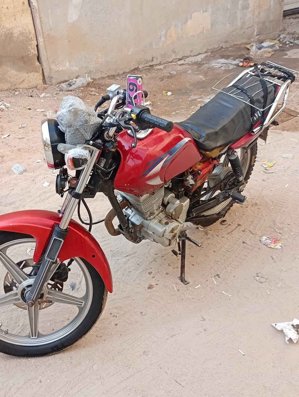 السلام عليكم دراجه دايون موديل 20كلك كلك دراجه حلوه ونضيفه شلعه ومعدل كهربائيات كامله عوزه اشاره وحده هورن شغال لايت شغال بك لايت شغال نكره سلف دراجه كامله مكمله 650وبيه مجال الاستفسار عله هاذه رقم بس واتساب ***********مو شراي لا تتخل
