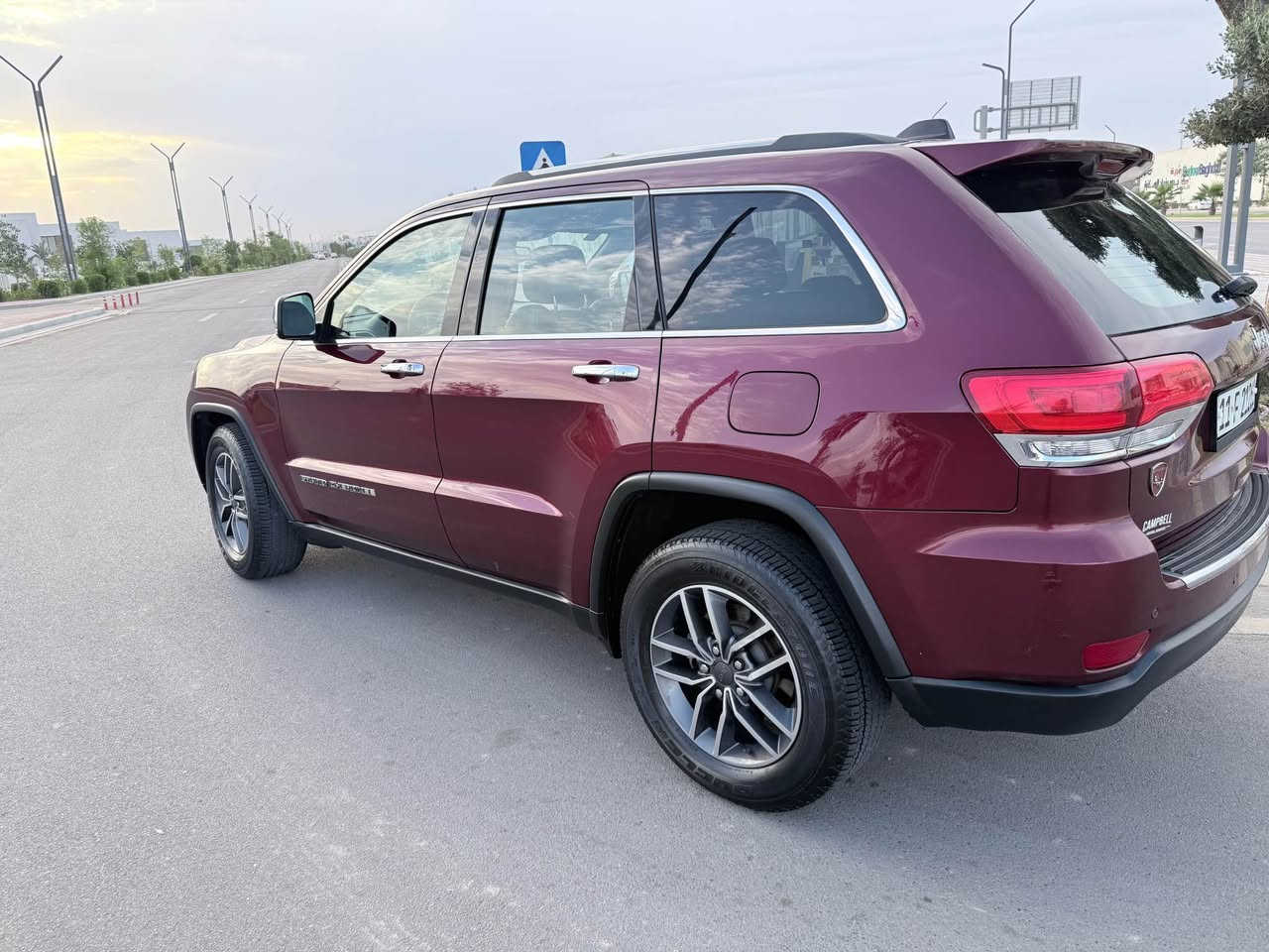سلام عليكم
للبيع فقط بدون مراوس
22000$ بيه مجال

جيب لمتد  2097 
وارد امريكي 
رقم بغداد إنكليزي
تو ويل
حجم المحرك 3600

ماشيه100000 كيلو متر
قطعتين تبريد 
بصمة، تشغيل عن بُعد
حساس خلفي
شاشة + كامرة
كشنات جلد
هيتر بالمرايا
مري قلاب
مثبت سرعة
أوتو ستارت
نظام سبورت
مانع انزلاق
‏ECO
كشن كهرباء
بلوتوث + AUX + USB
باقي المواصفات معروفة بالجيب
حادثه بنيد عكس السايق و بابين نفس الجهه

مكان السيارة بغداد
للاستفسار *********** واتساب بغداد, العراق
