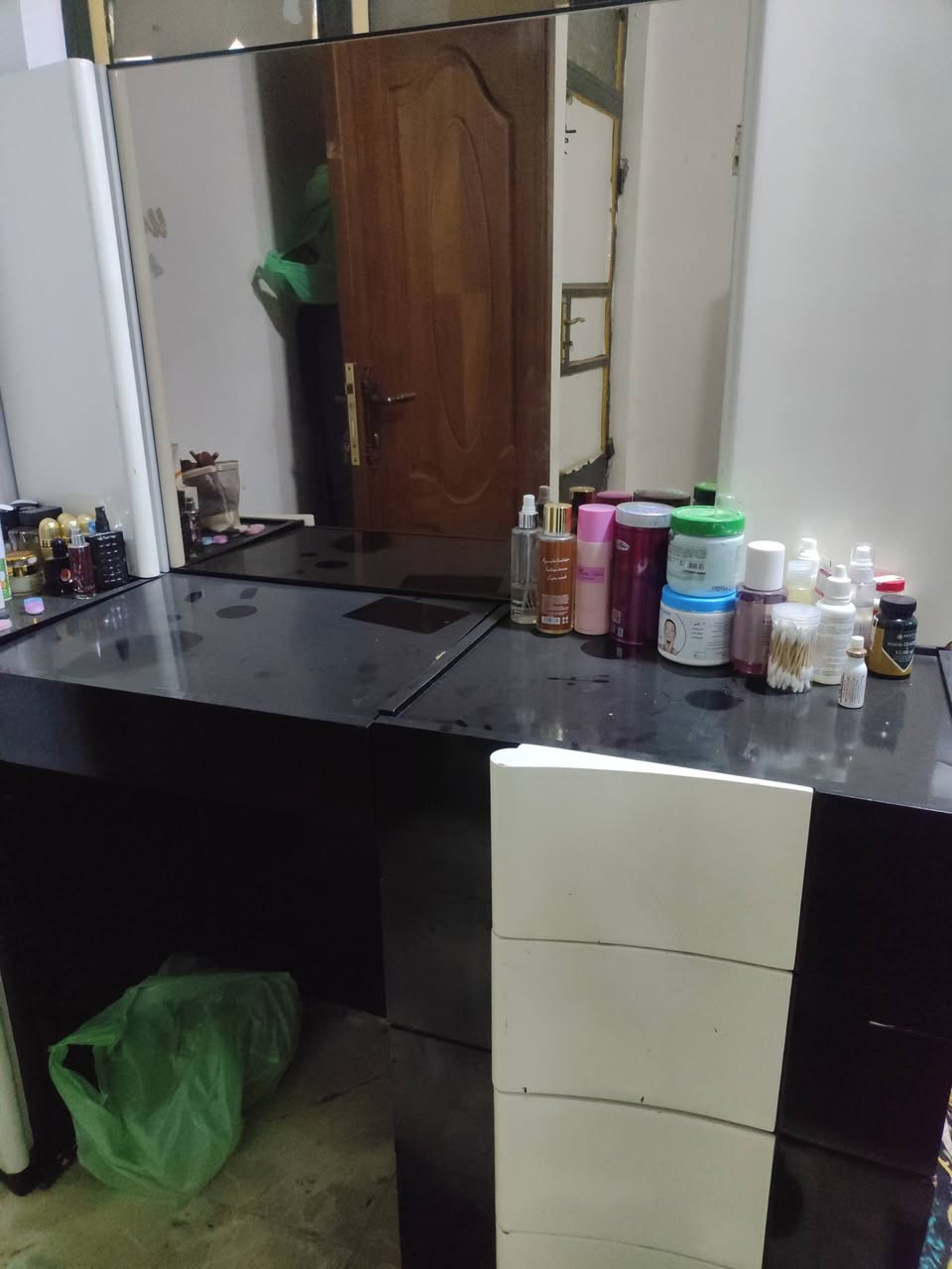 غراض بيت للبيع بمليون
سبلت 1 طن جنرال ماكس البوري 5 متر ونص ب300 الف
ثلاجه 125 الف
سبلت متنقل 100 الف
غرفه اخشاب 6 قطع نفرين مقسمه مع دوشك طبي نظيف 450 الف
غساله 12 كيلو ماركه lg . ب125 الف
كونفيره حجم كبير 100 الف
مبرده حديد صغيره 75 الف
مبرده بلاستك صغيره 50 الف
طباخ 4 عيون ميز 40 الف
دبه غاز مفوله 75 الف
سنك المنيوم 3 قطع 100 الف
جهاز سحب فقرات الظهر 65 الف
دوشكين اسفنج 20 الف
كلهن يصيرن فوك المليون ونص اذا شلع كلهن بمليون
العنوان بلديات تقاطع عصفوره
*********** واتساب
