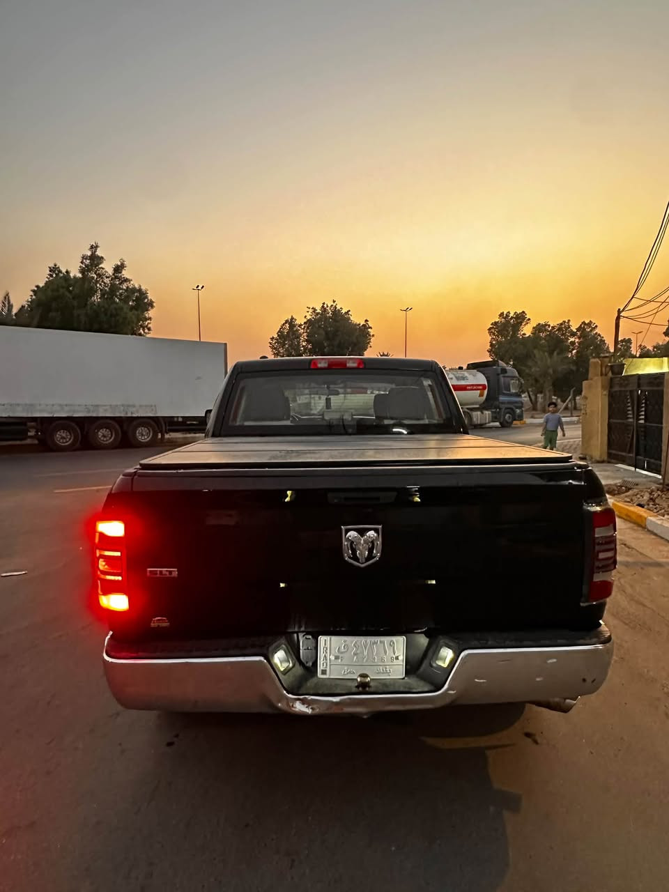 السلام عليكم
رام 2021 كلاسك SLT 
محرك 3.6 سته سلندر  السياره حادثها بنيد وجاملغ وبابين جهة الصدر و الجاملغ جهة السايق هنا ببغداد انضرب على ايدي وهذا رقم الشاصي 
1C6RR6LG8MS530243
السياره بيها ملاحضات يرادلها ترتيب 
السعر 180 وبيها مجال بسيط  مكان السياره بغداد الامين الثانيه 
***********
