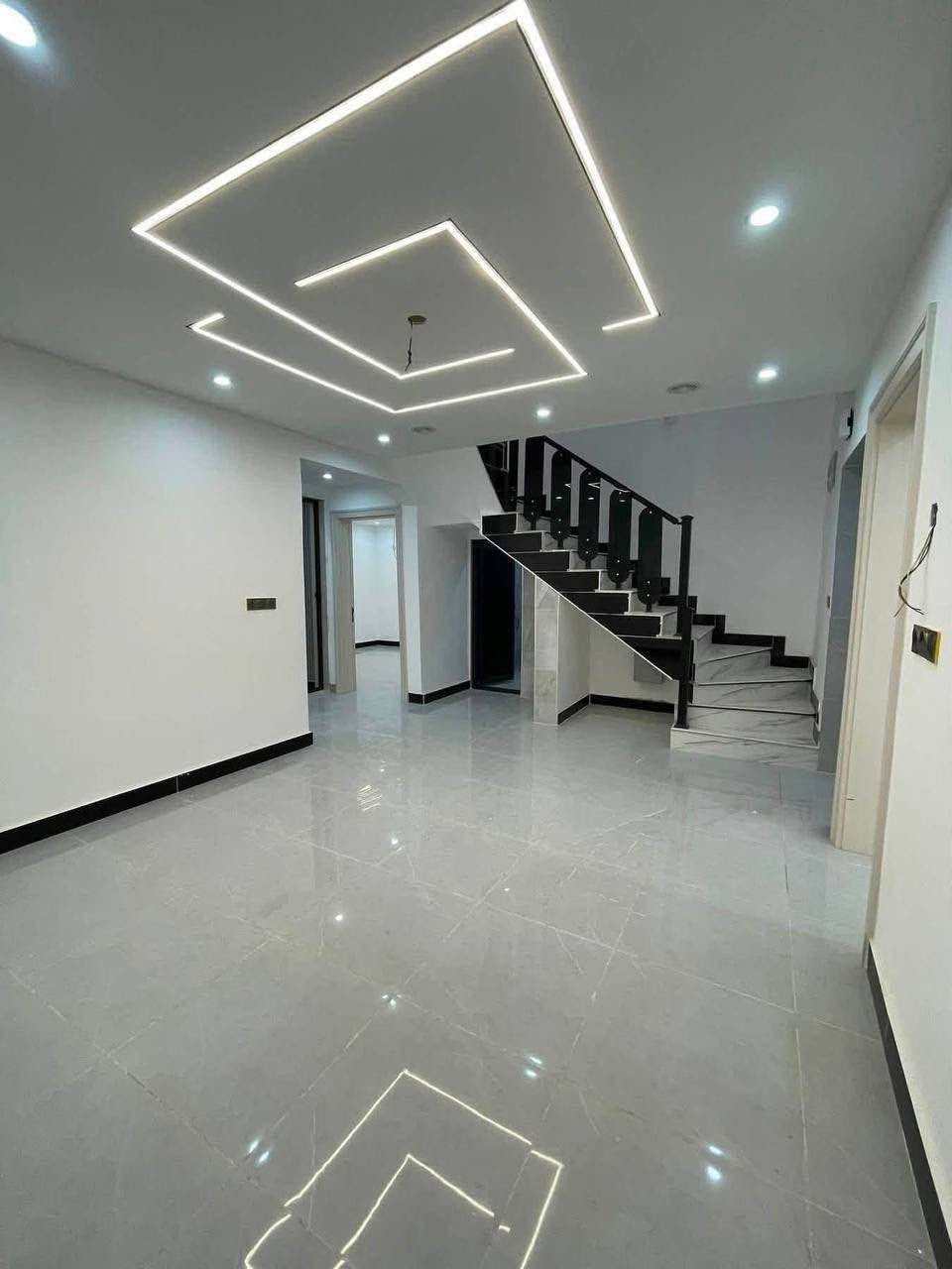 🏡 منزل فول مواصفات للبيع في أربيل – مجمع المهندسين

📐 200م² | 📜 طابو صرف
🛏️ 6 غرف | 🛋️ استقبال | صالة
🍳 مطبخ | 🚿 مجموعة صحيات

✨ منزل فول مواصفات، مساحة وتوزيع مثالي لعائلة تبحث عن الراحة والسكن الراقي

رقم الاتصال او واتساب
***********
#نوزاد_محمد أربيل, العراق
